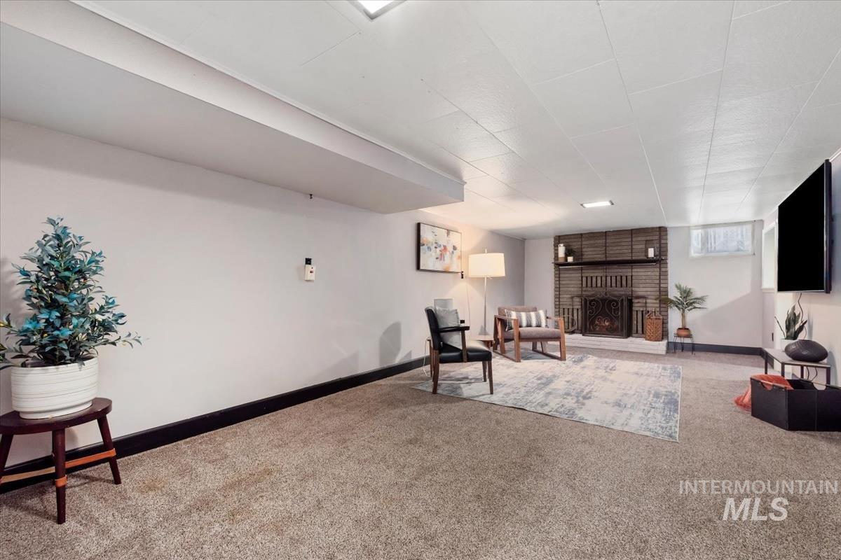 940 N 8th E, Mountain Home, Idaho 83647, 4 Bedrooms, 2 Bathrooms, Residential For Sale, Price $379,900,MLS 98977194