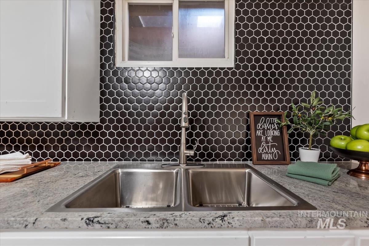 940 N 8th E, Mountain Home, Idaho 83647, 4 Bedrooms, 2 Bathrooms, Residential For Sale, Price $379,900,MLS 98977194