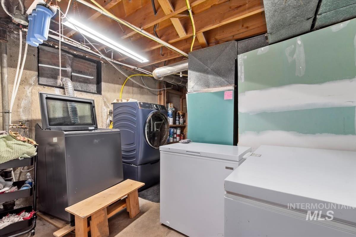 940 N 8th E, Mountain Home, Idaho 83647, 4 Bedrooms, 2 Bathrooms, Residential For Sale, Price $379,900,MLS 98977194