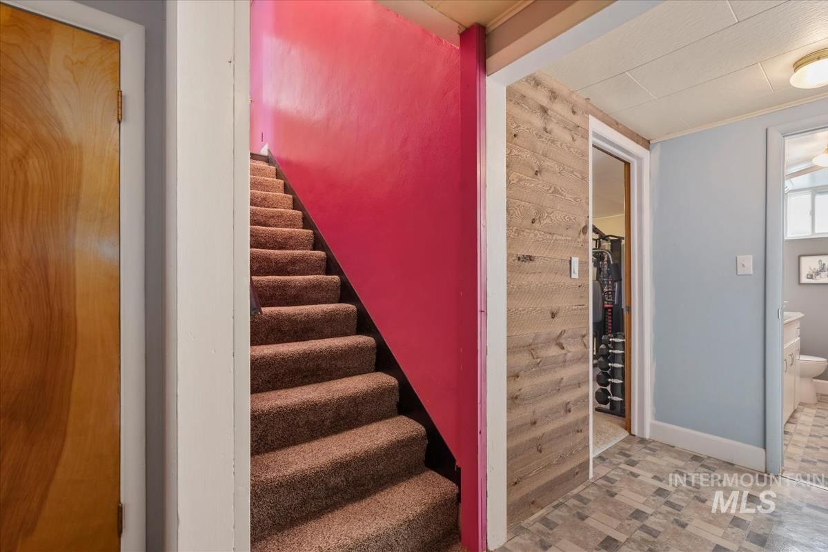 940 N 8th E, Mountain Home, Idaho 83647, 4 Bedrooms, 2 Bathrooms, Residential For Sale, Price $379,900,MLS 98977194