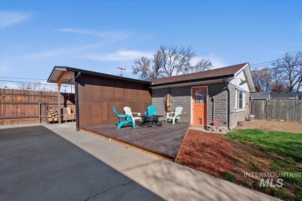 940 N 8th E, Mountain Home, Idaho 83647, 4 Bedrooms, 2 Bathrooms, Residential For Sale, Price $379,900,MLS 98977194