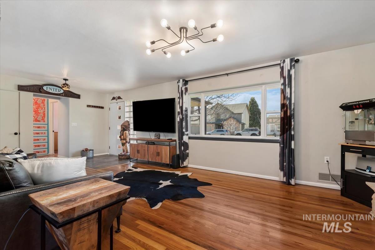 940 N 8th E, Mountain Home, Idaho 83647, 4 Bedrooms, 2 Bathrooms, Residential For Sale, Price $379,900,MLS 98977194