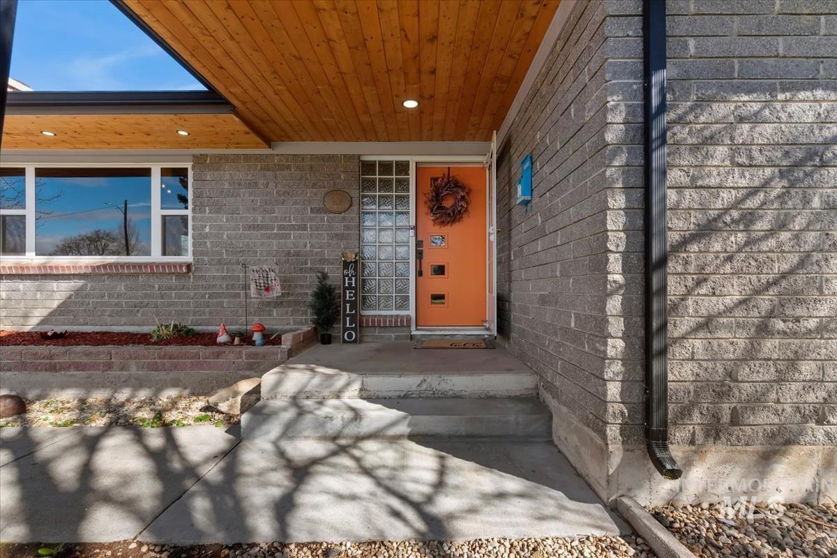 940 N 8th E, Mountain Home, Idaho 83647, 4 Bedrooms, 2 Bathrooms, Residential For Sale, Price $379,900,MLS 98977194