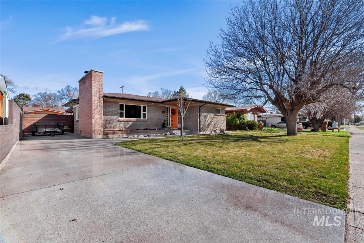 940 N 8th E, Mountain Home, Idaho 83647, 4 Bedrooms, 2 Bathrooms, Residential For Sale, Price $379,900,MLS 98977194