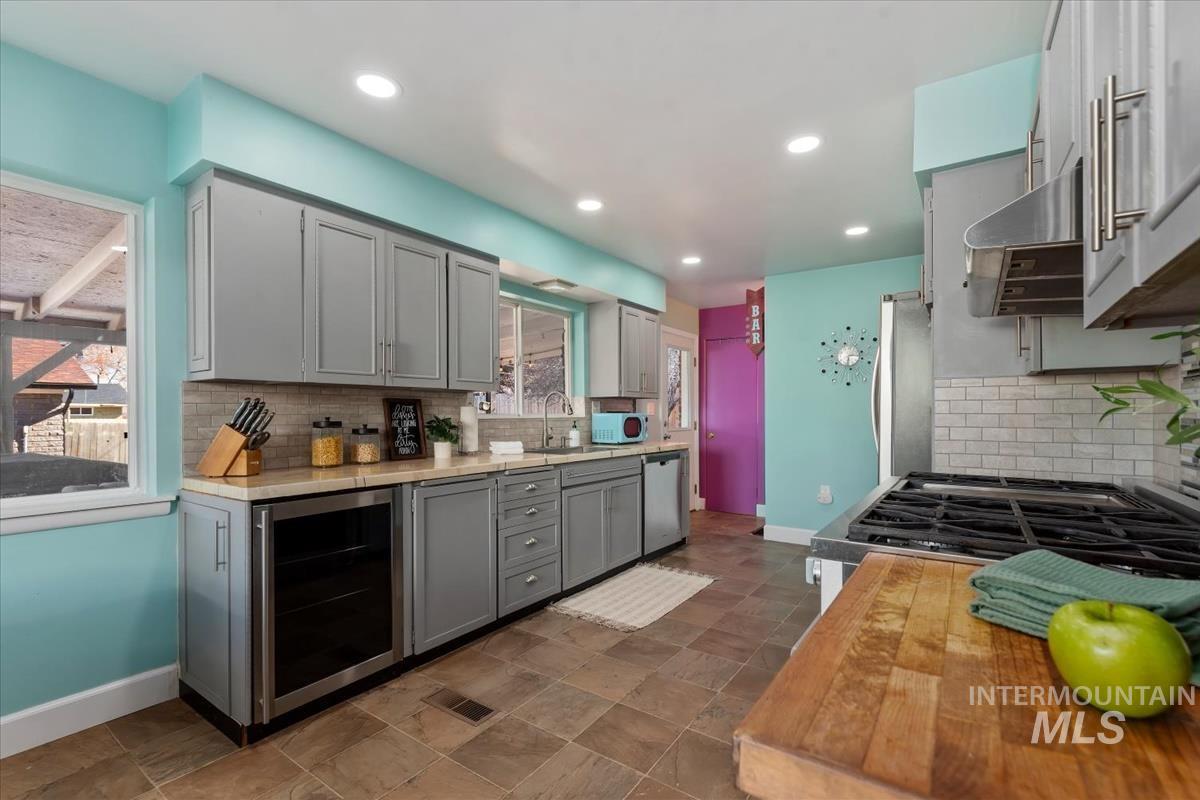 940 N 8th E, Mountain Home, Idaho 83647, 4 Bedrooms, 2 Bathrooms, Residential For Sale, Price $379,900,MLS 98977194