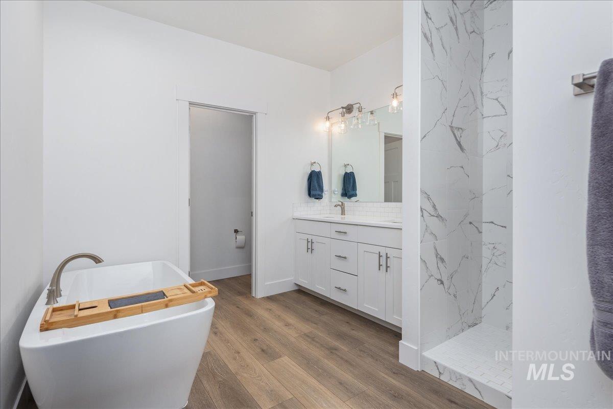 3705 S Julianite, Nampa, Idaho 83686, 3 Bedrooms, 2 Bathrooms, Residential For Sale, Price $519,000,MLS 98977196