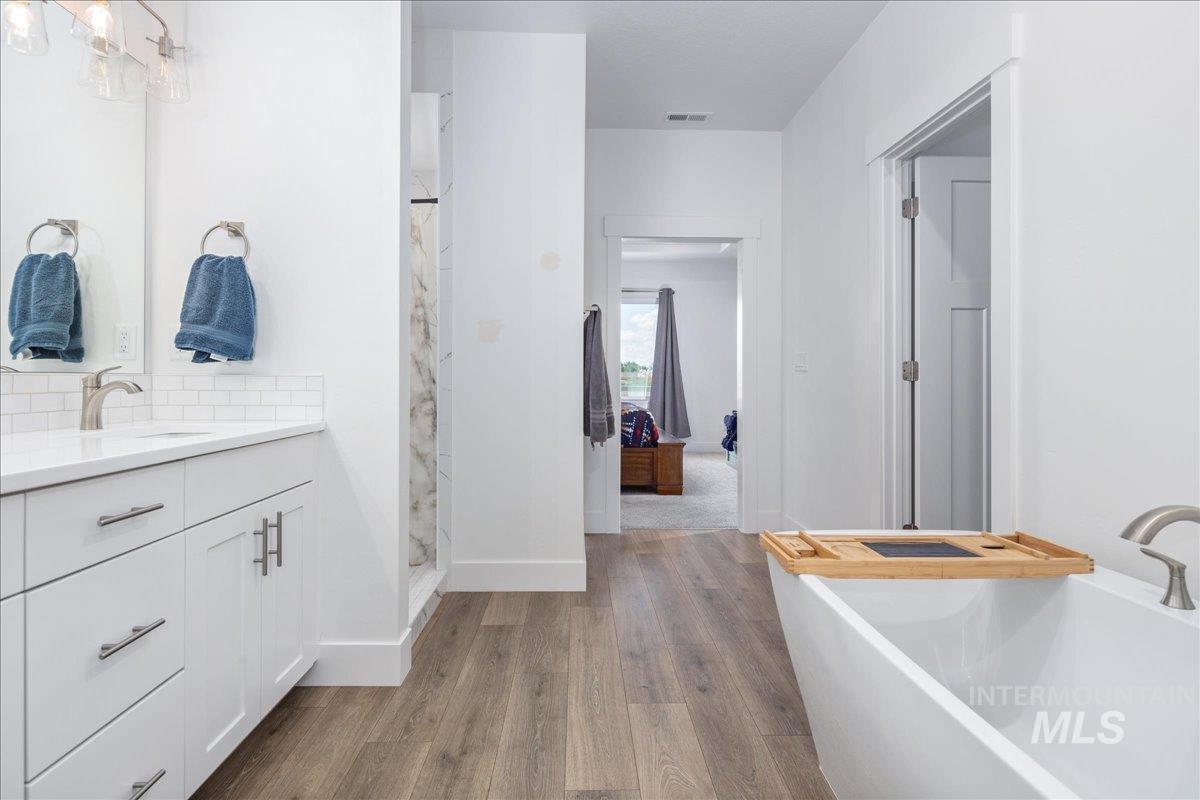 3705 S Julianite, Nampa, Idaho 83686, 3 Bedrooms, 2 Bathrooms, Residential For Sale, Price $519,000,MLS 98977196