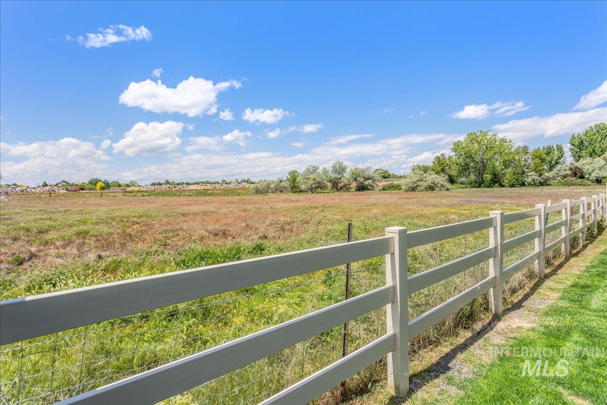 3705 S Julianite, Nampa, Idaho 83686, 3 Bedrooms, 2 Bathrooms, Residential For Sale, Price $519,000,MLS 98977196