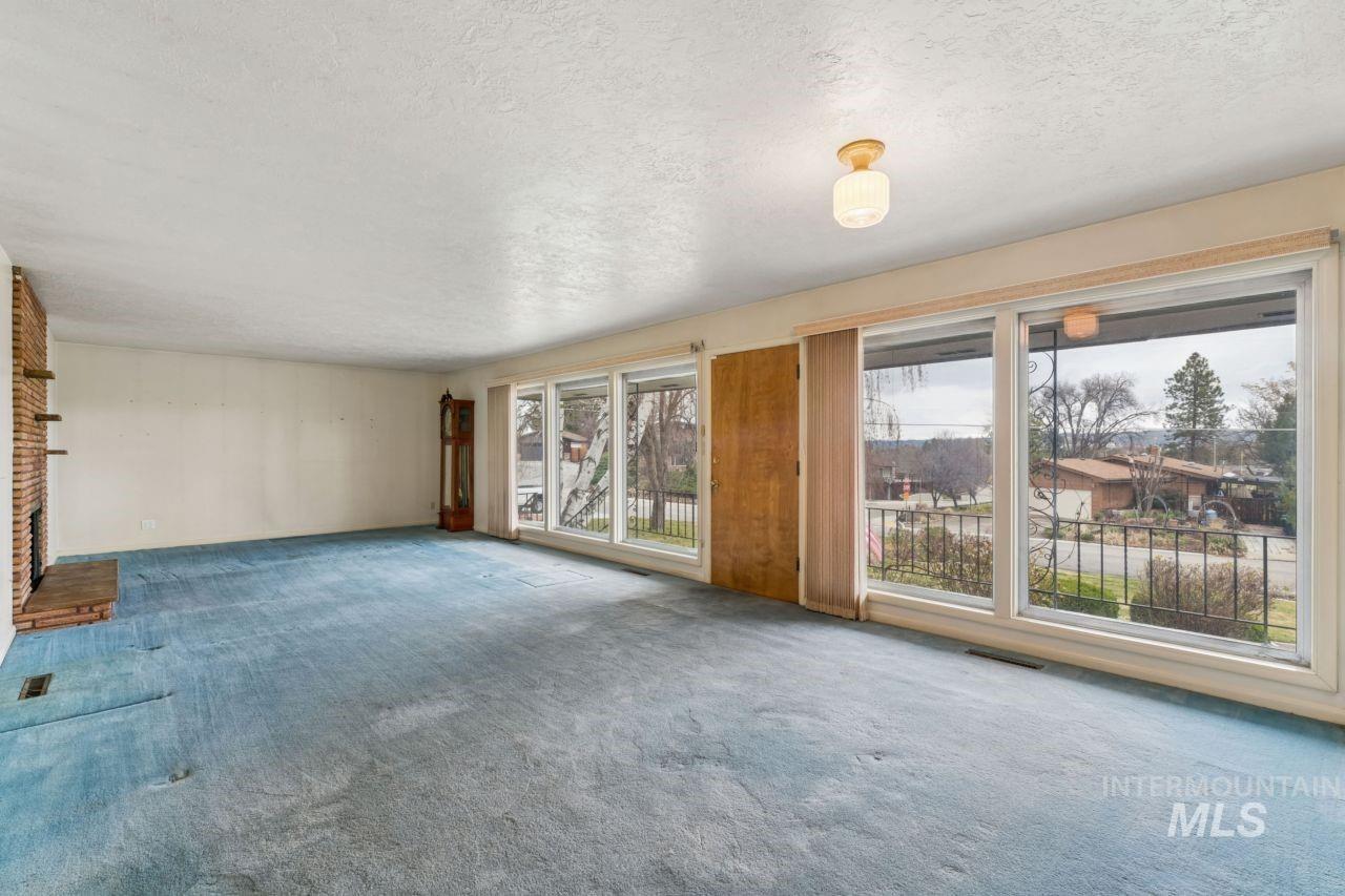 6419 W Randolph Drive, Boise, Idaho 83709, 3 Bedrooms, 2 Bathrooms, Residential For Sale, Price $550,000,MLS 98977199