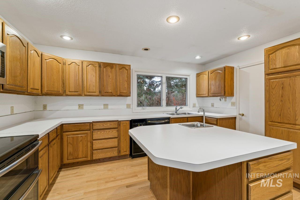 6419 W Randolph Drive, Boise, Idaho 83709, 3 Bedrooms, 2 Bathrooms, Residential For Sale, Price $550,000,MLS 98977199