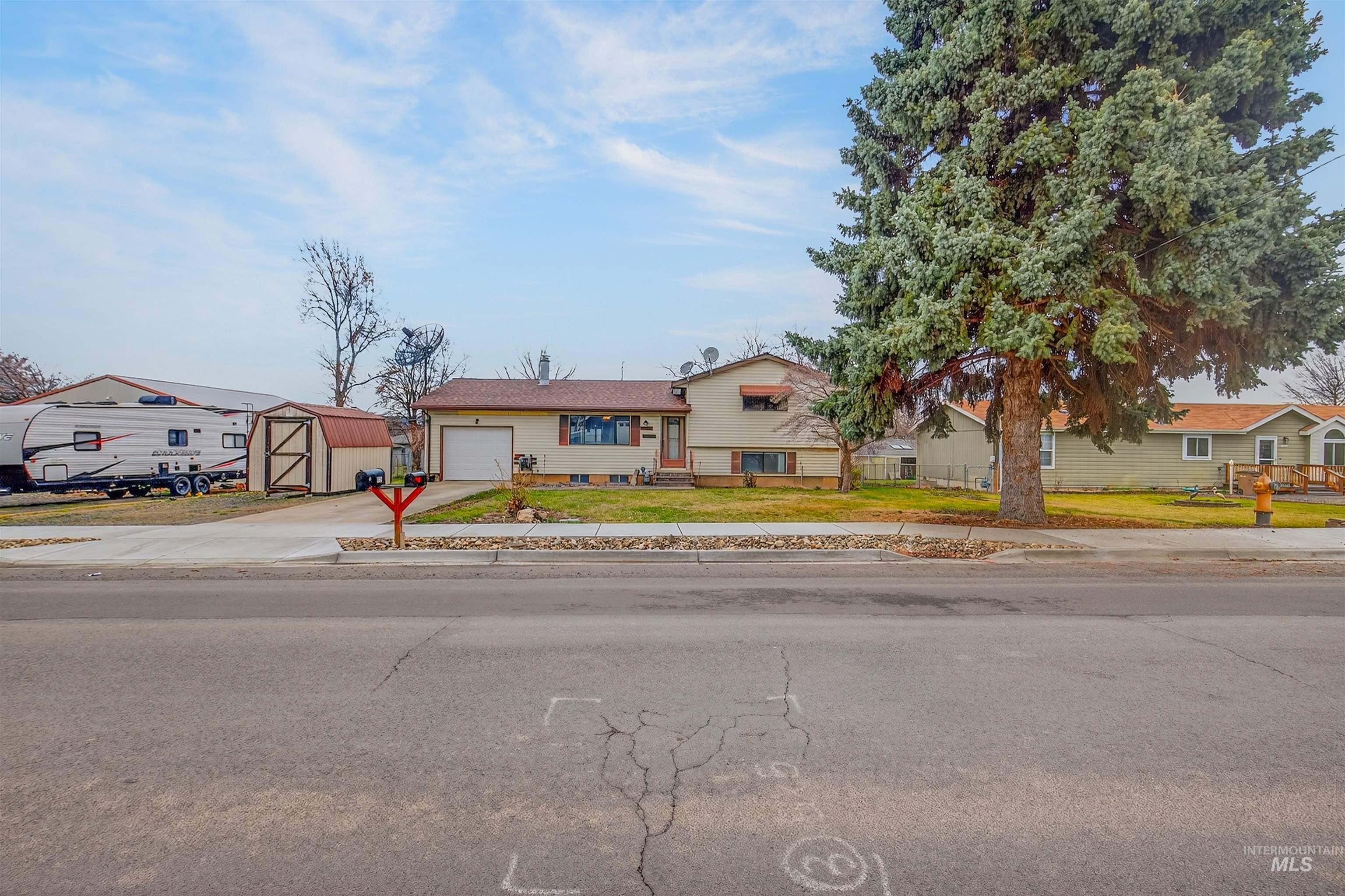 1129 Bryden Ave, Lewiston, Idaho 83501, 3 Bedrooms, 2 Bathrooms, Residential For Sale, Price $365,000, 98977206