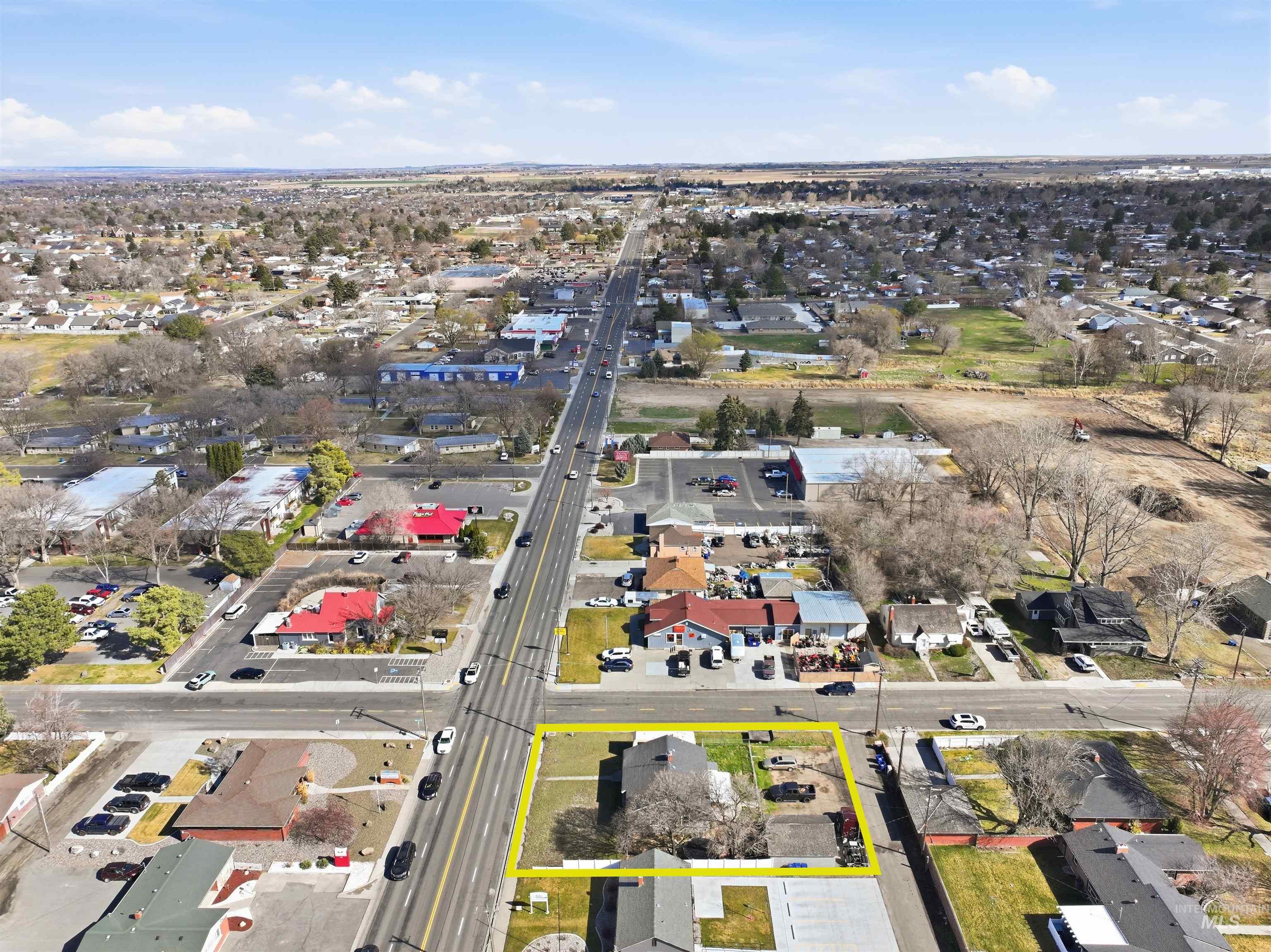 1644 Addison Ave E, Twin Falls, Idaho 83301, 3 Bedrooms, 2 Bathrooms, Residential Income For Sale, Price $399,900,MLS 98977207