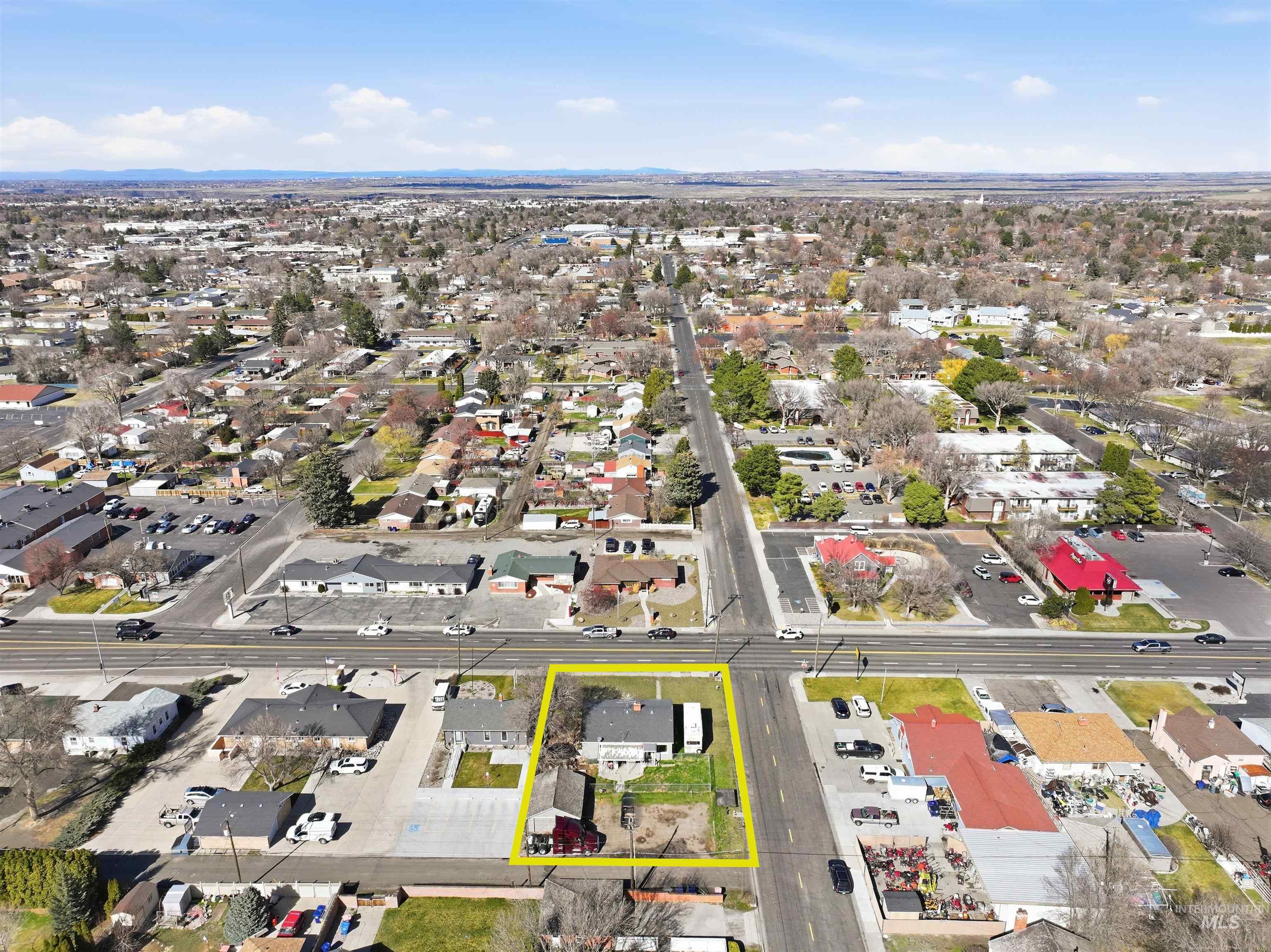 1644 Addison Ave E, Twin Falls, Idaho 83301, 3 Bedrooms, 2 Bathrooms, Residential Income For Sale, Price $399,900,MLS 98977207