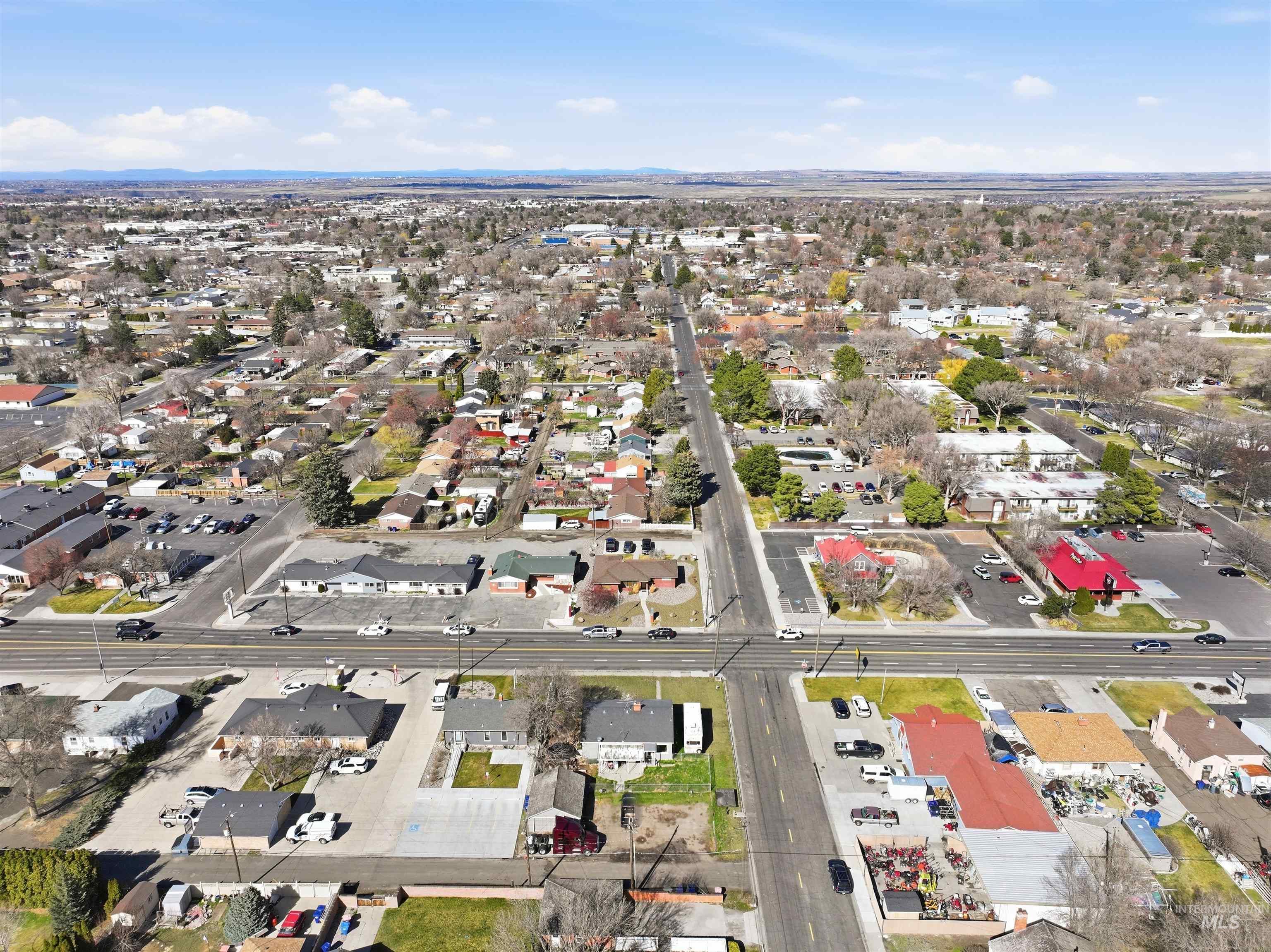 1644 Addison Ave E, Twin Falls, Idaho 83301, 3 Bedrooms, 2 Bathrooms, Residential Income For Sale, Price $399,900,MLS 98977207