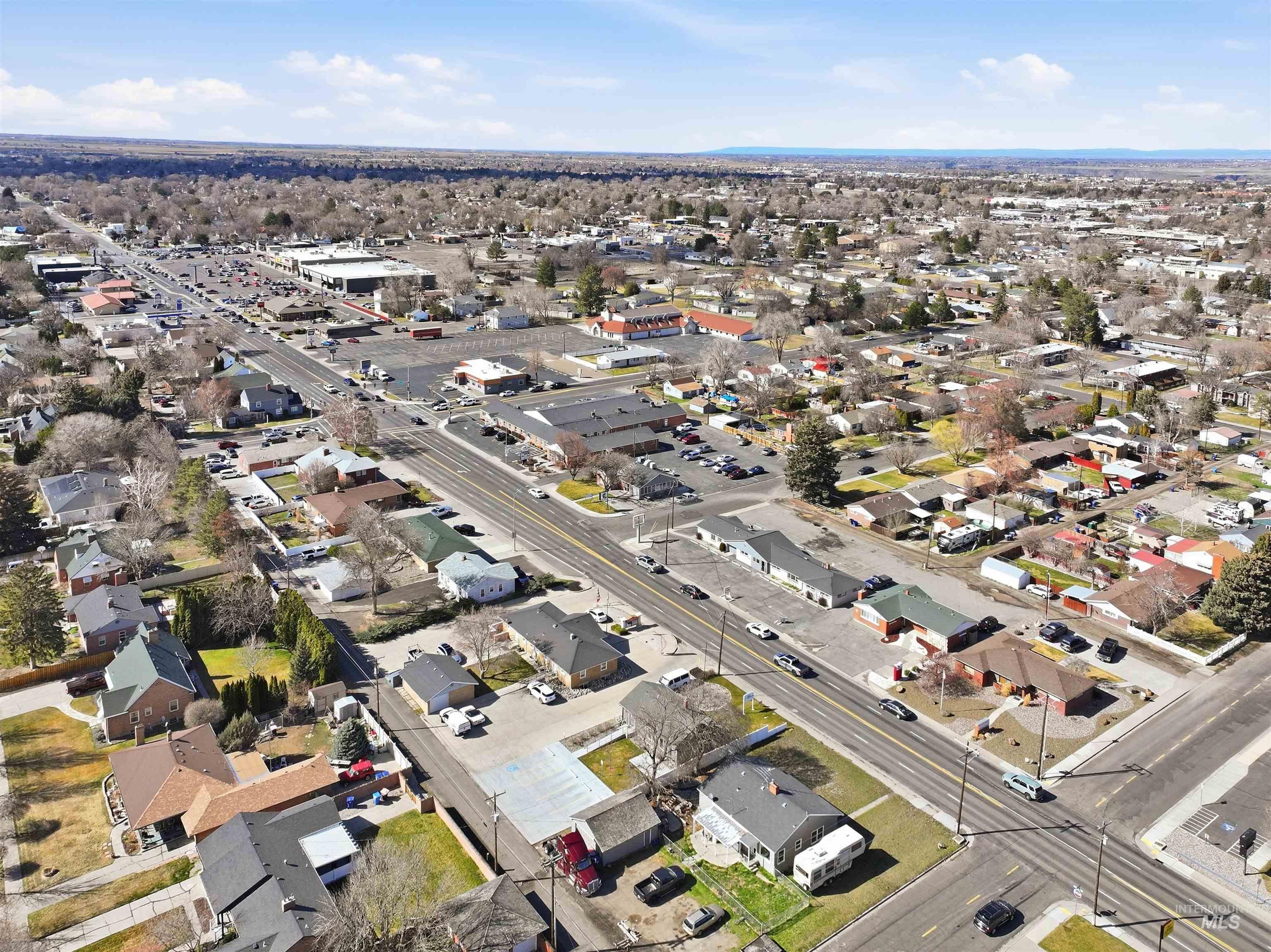 1644 Addison Ave E, Twin Falls, Idaho 83301, 3 Bedrooms, 2 Bathrooms, Residential Income For Sale, Price $399,900,MLS 98977207