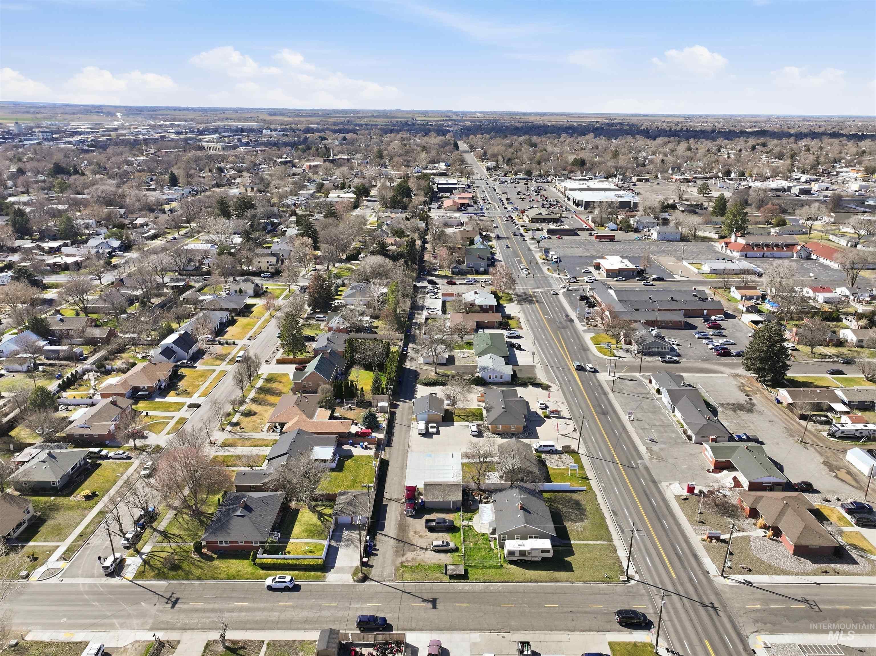 1644 Addison Ave E, Twin Falls, Idaho 83301, 3 Bedrooms, 2 Bathrooms, Residential Income For Sale, Price $399,900,MLS 98977207