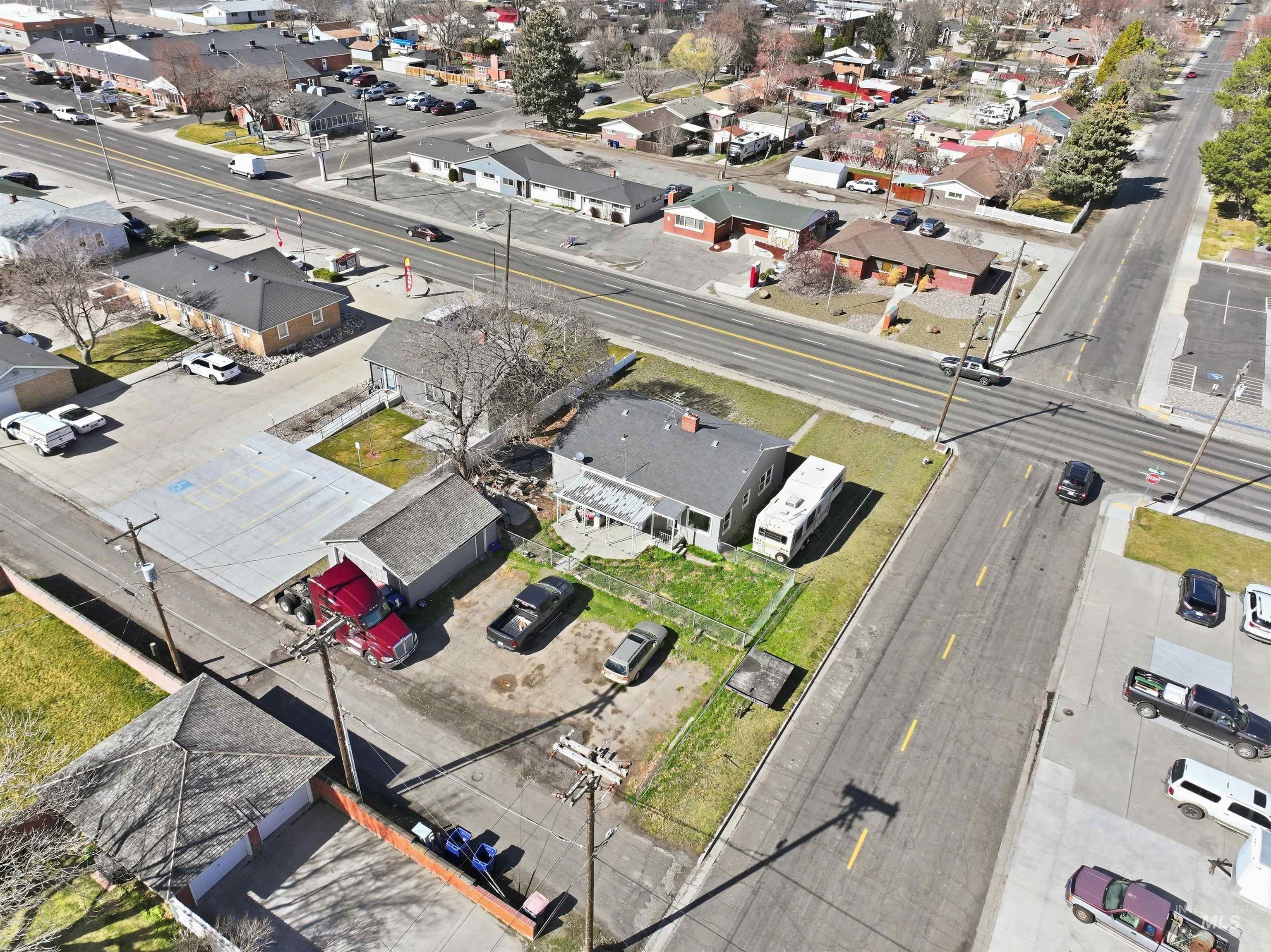 1644 Addison Ave E, Twin Falls, Idaho 83301, 3 Bedrooms, 2 Bathrooms, Residential Income For Sale, Price $399,900,MLS 98977207