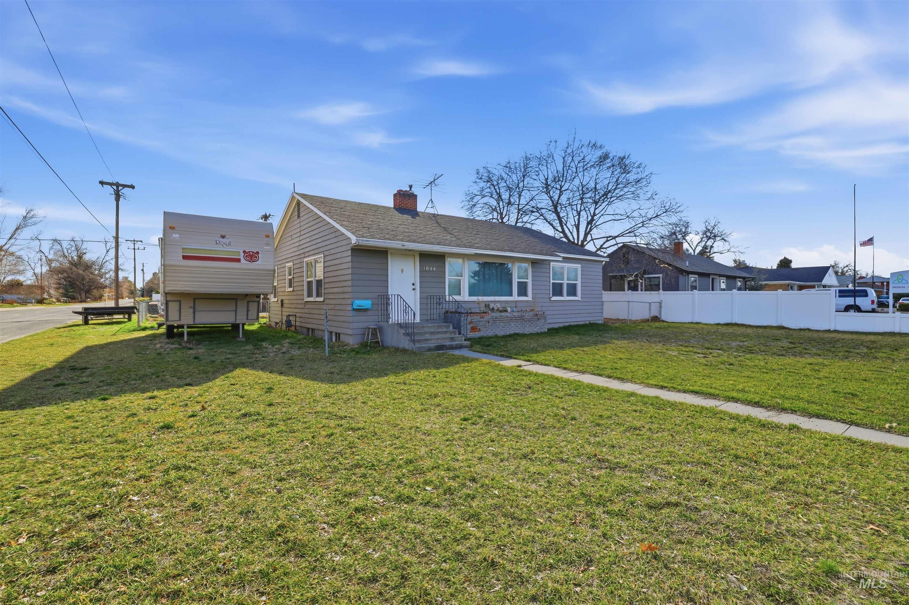 1644 Addison Ave E, Twin Falls, Idaho 83301, 3 Bedrooms, 2 Bathrooms, Residential Income For Sale, Price $399,900,MLS 98977207