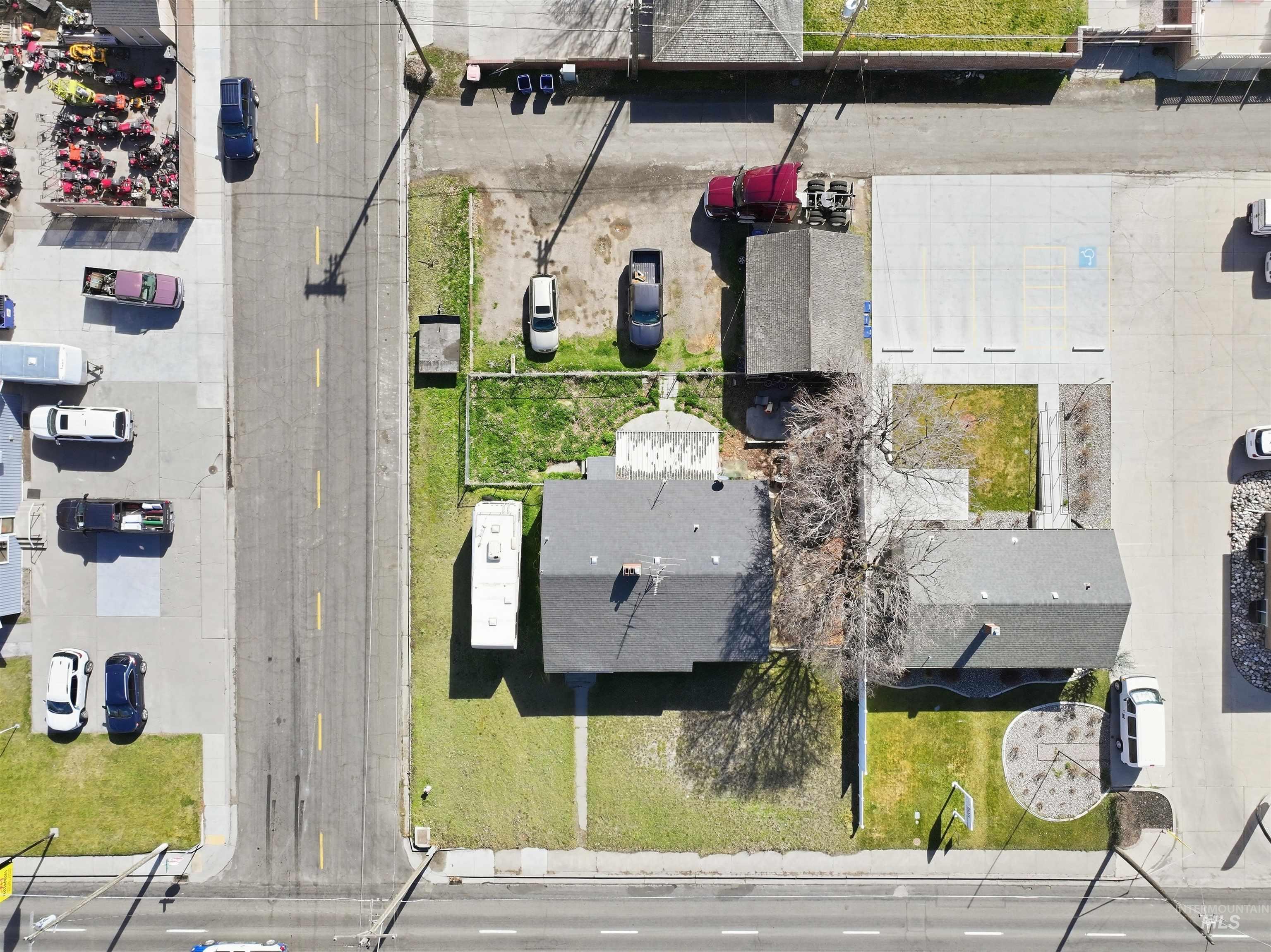 1644 Addison Ave E, Twin Falls, Idaho 83301, 3 Bedrooms, 2 Bathrooms, Residential Income For Sale, Price $399,900,MLS 98977207