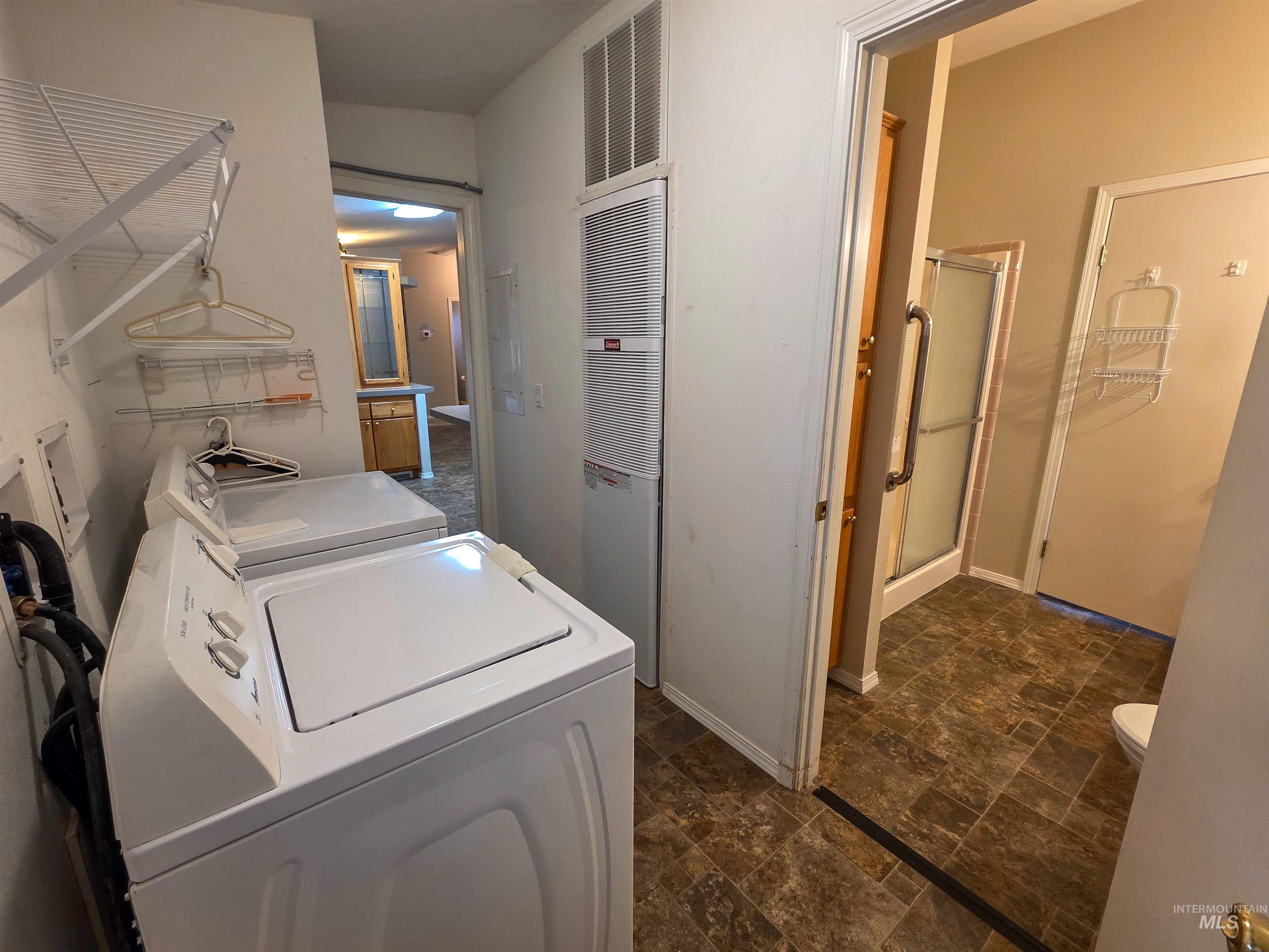 2034 Powers Ave, Lewiston, Idaho 83501-4443, 3 Bedrooms, 2 Bathrooms, Residential For Sale, Price $159,999, 98977211