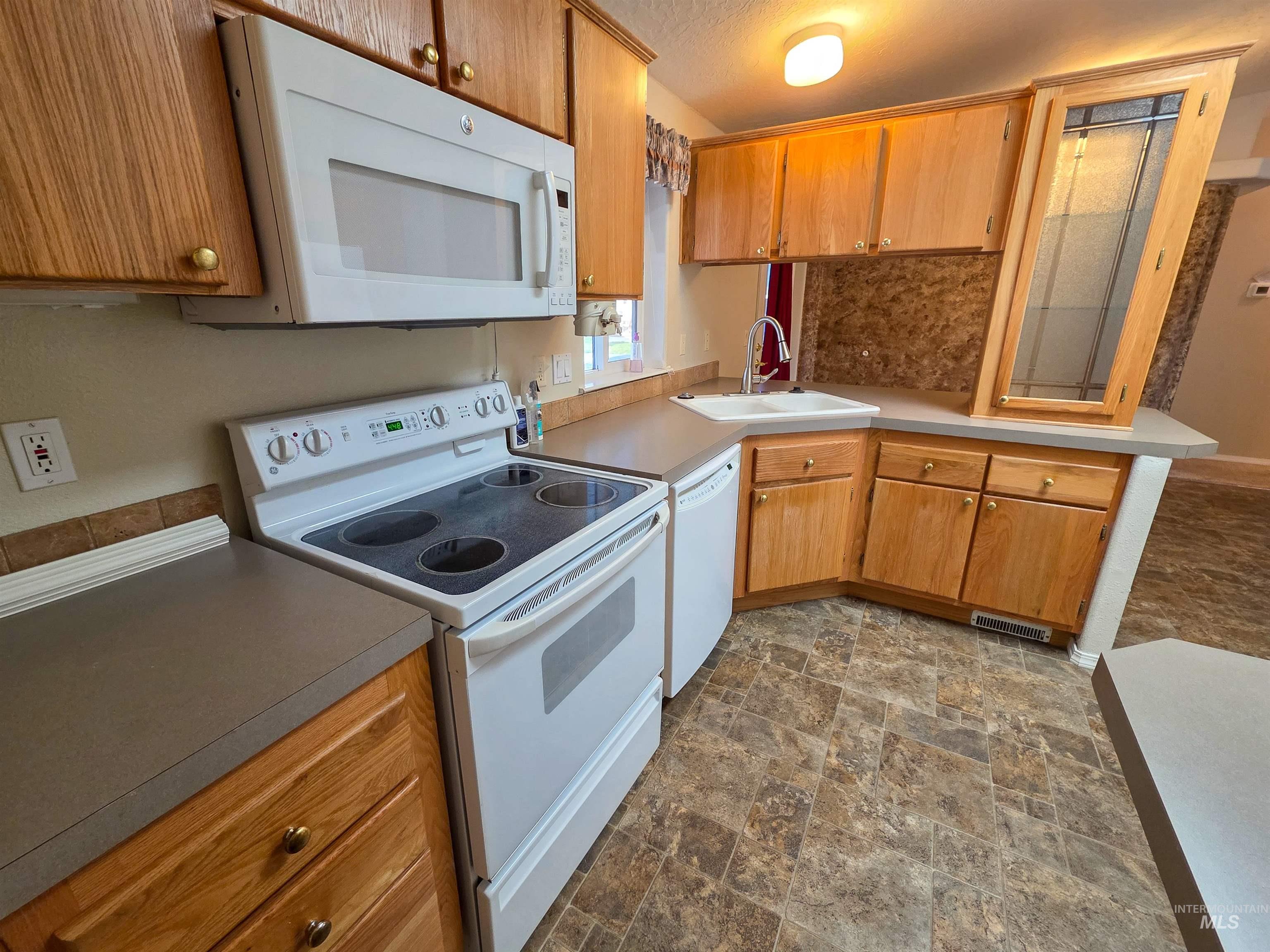 2034 Powers Ave, Lewiston, Idaho 83501-4443, 3 Bedrooms, 2 Bathrooms, Residential For Sale, Price $159,999, 98977211