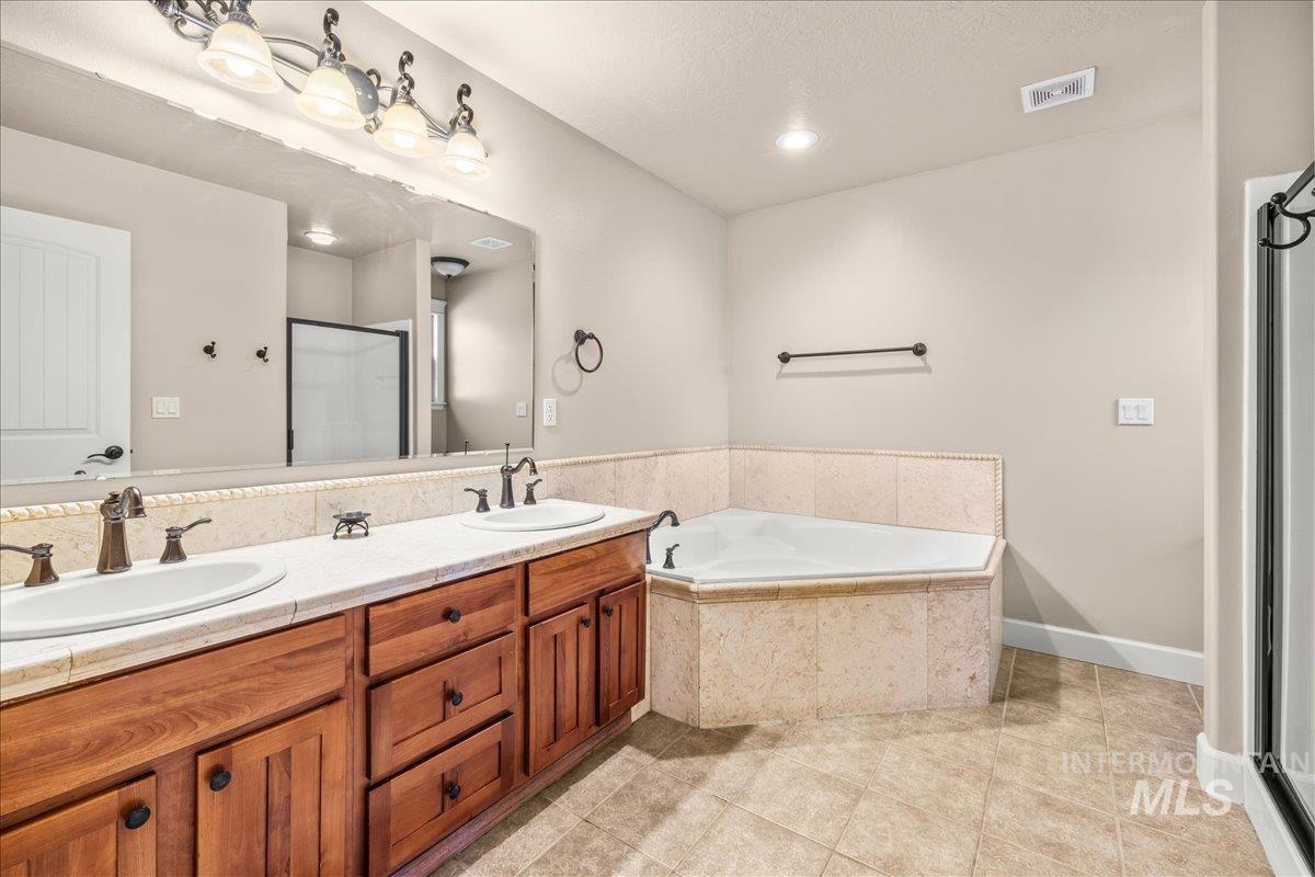 2476 S Amaya Lane, Boise, Idaho 83709, 4 Bedrooms, 3 Bathrooms, Residential For Sale, Price $444,900,MLS 98977216