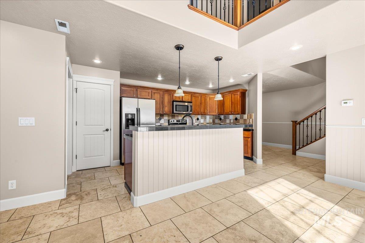 2476 S Amaya Lane, Boise, Idaho 83709, 4 Bedrooms, 3 Bathrooms, Residential For Sale, Price $444,900,MLS 98977216