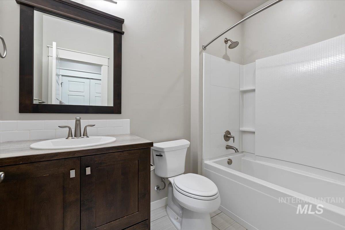 4704 W Barnview Drive, Boise, Idaho 83714, 3 Bedrooms, 3 Bathrooms, Residential For Sale, Price $875,000,MLS 98977217