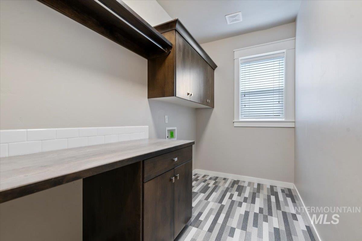 4704 W Barnview Drive, Boise, Idaho 83714, 3 Bedrooms, 3 Bathrooms, Residential For Sale, Price $875,000,MLS 98977217