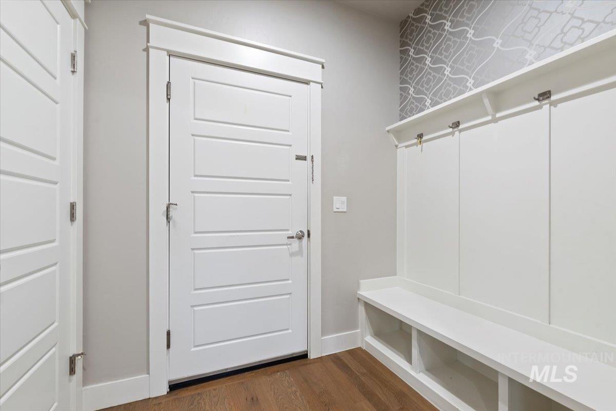 4704 W Barnview Drive, Boise, Idaho 83714, 3 Bedrooms, 3 Bathrooms, Residential For Sale, Price $875,000,MLS 98977217