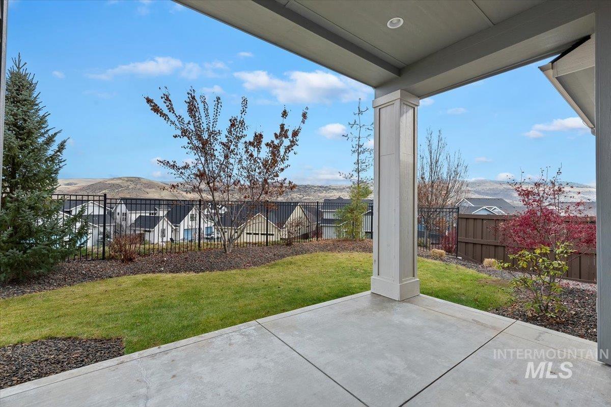 4704 W Barnview Drive, Boise, Idaho 83714, 3 Bedrooms, 3 Bathrooms, Residential For Sale, Price $875,000,MLS 98977217