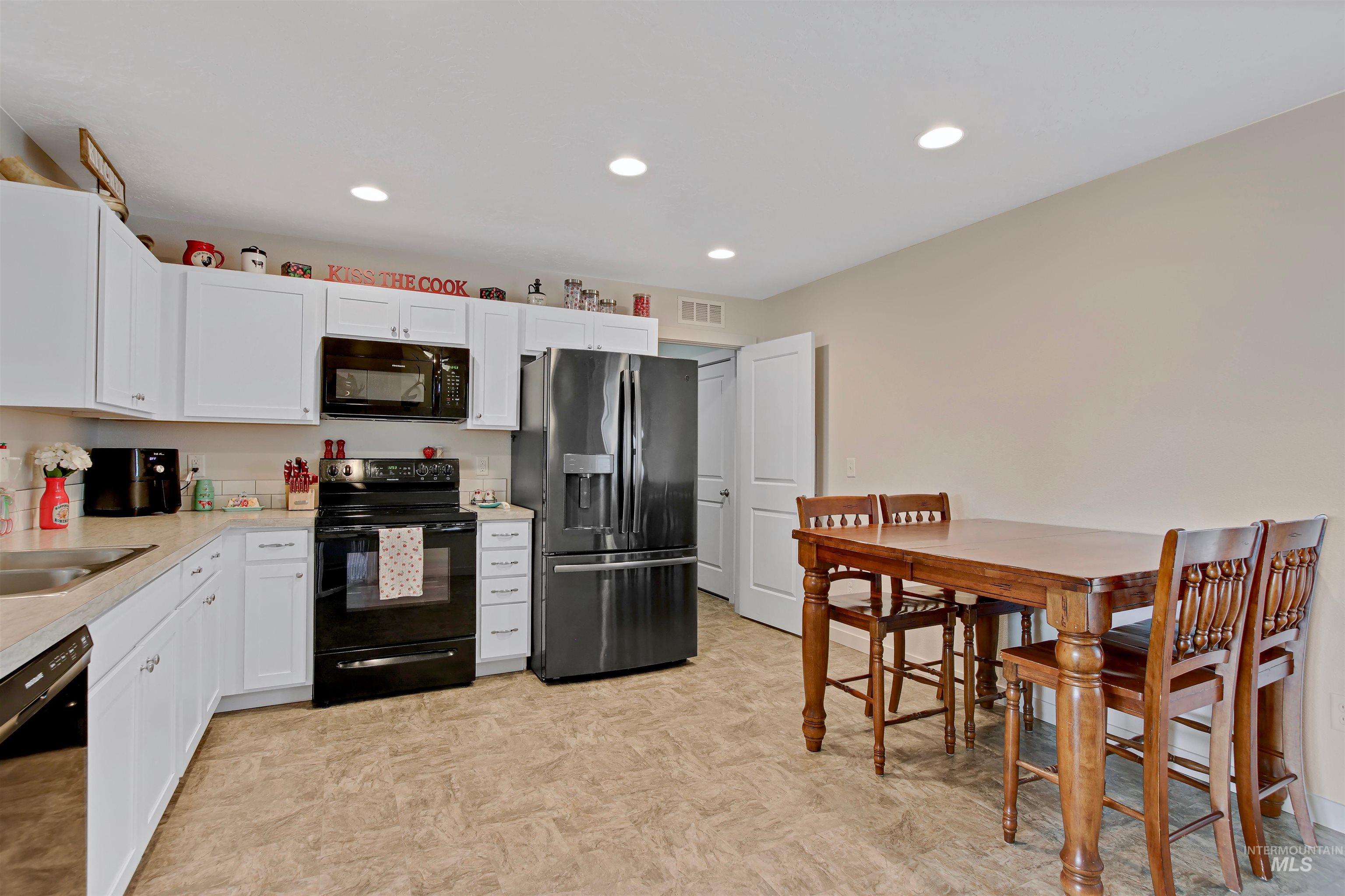 11211 W Kite St, Nampa, Idaho 83651, 3 Bedrooms, 2 Bathrooms, Residential For Sale, Price $365,000,MLS 98977218