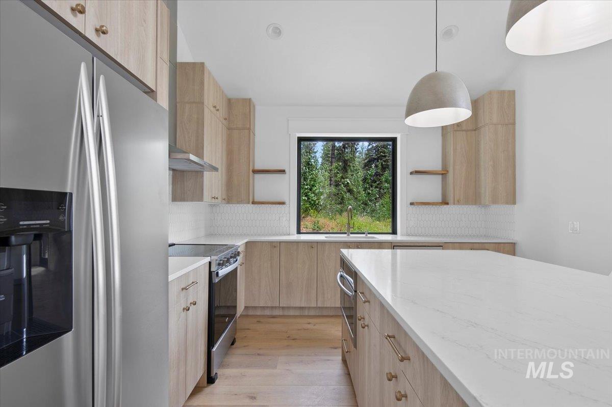 7 Moonglow Cir, Garden Valley, Idaho 83622, 2 Bedrooms, 2 Bathrooms, Residential For Sale, Price $649,000,MLS 98977219