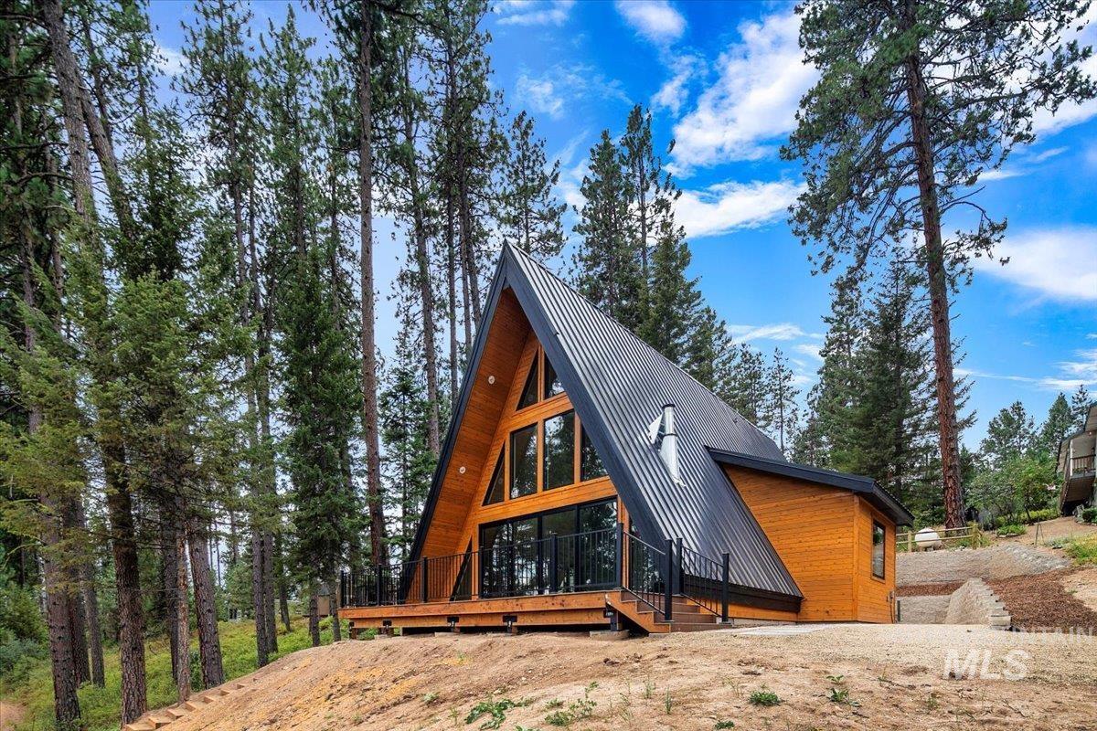 7 Moonglow Cir, Garden Valley, Idaho 83622, 2 Bedrooms, 2 Bathrooms, Residential For Sale, Price $649,000,MLS 98977219