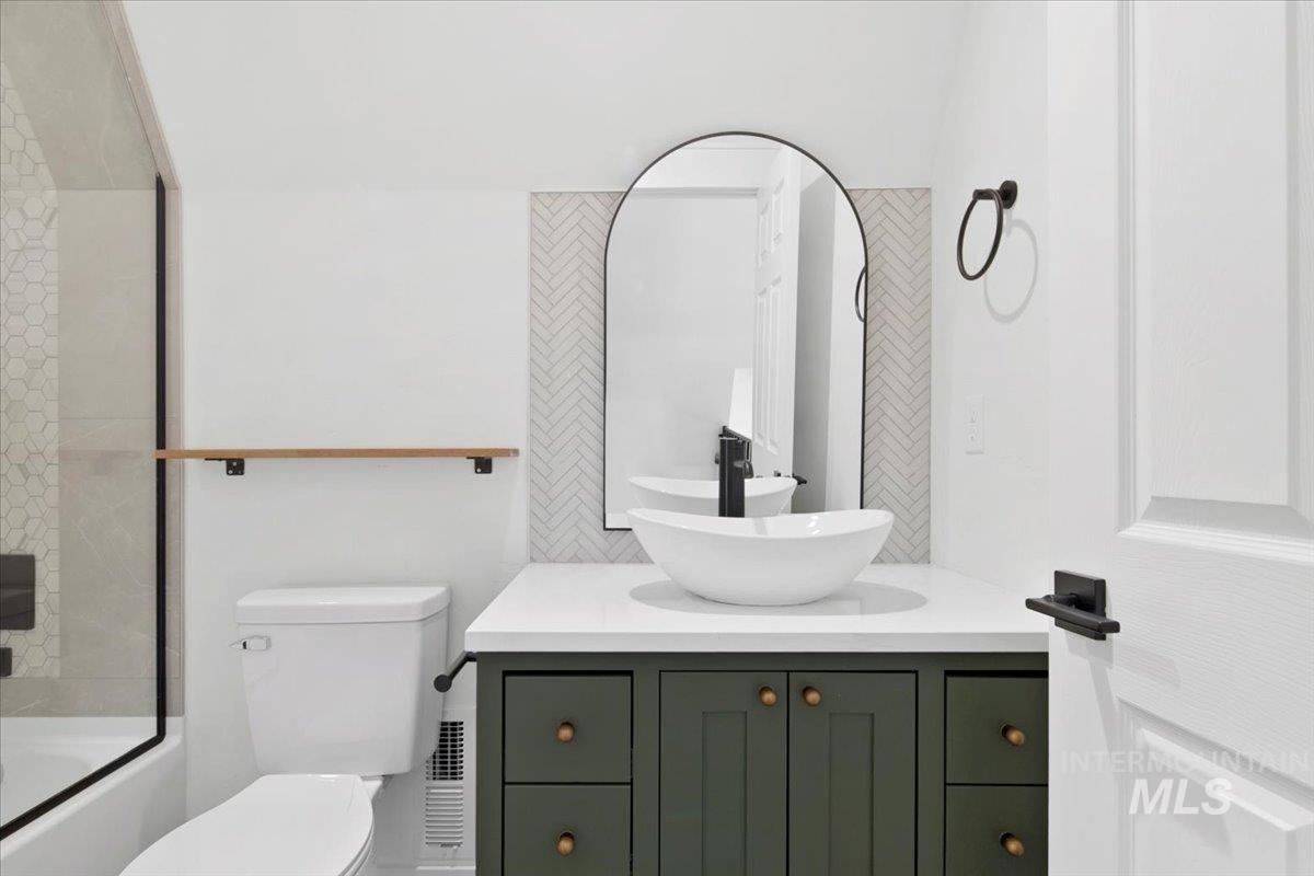 7 Moonglow Cir, Garden Valley, Idaho 83622, 2 Bedrooms, 2 Bathrooms, Residential For Sale, Price $649,000,MLS 98977219