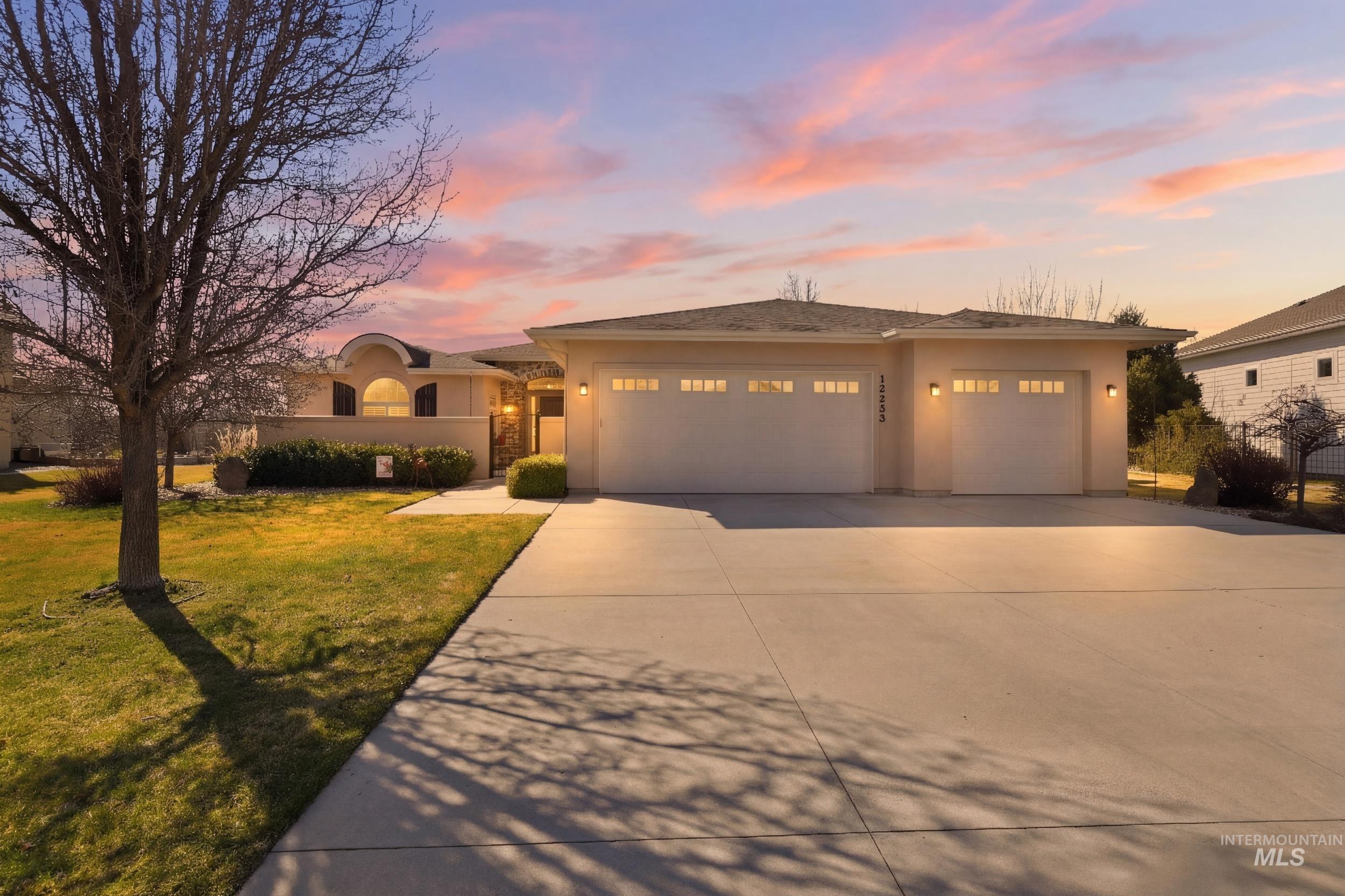 12259 W Seven Lakes Lane, Star, Idaho 83669, 4 Bedrooms, 2.5 Bathrooms, Residential For Sale, Price $999,990,MLS 98977221