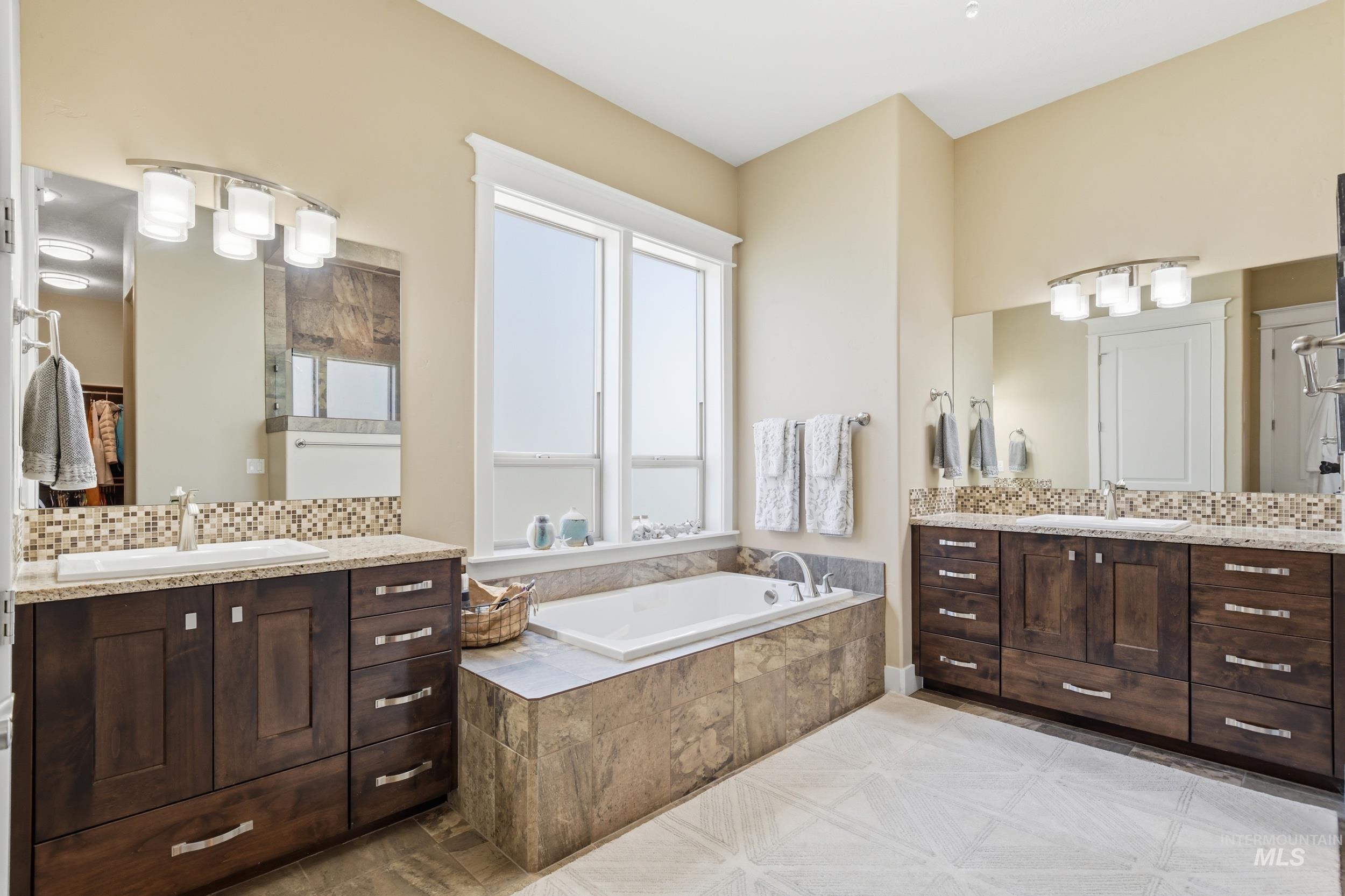 12259 W Seven Lakes Lane, Star, Idaho 83669, 4 Bedrooms, 2.5 Bathrooms, Residential For Sale, Price $999,990,MLS 98977221