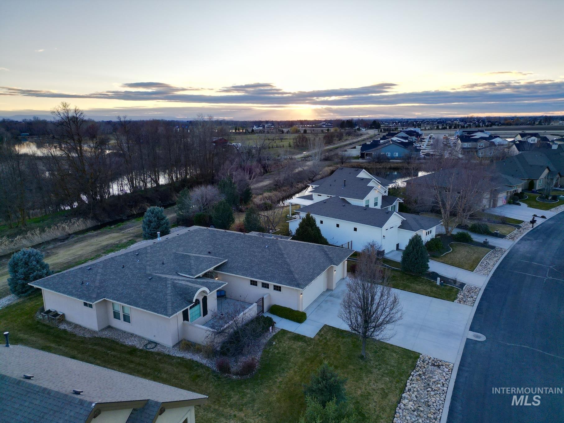 12259 W Seven Lakes Lane, Star, Idaho 83669, 4 Bedrooms, 2.5 Bathrooms, Residential For Sale, Price $999,990,MLS 98977221