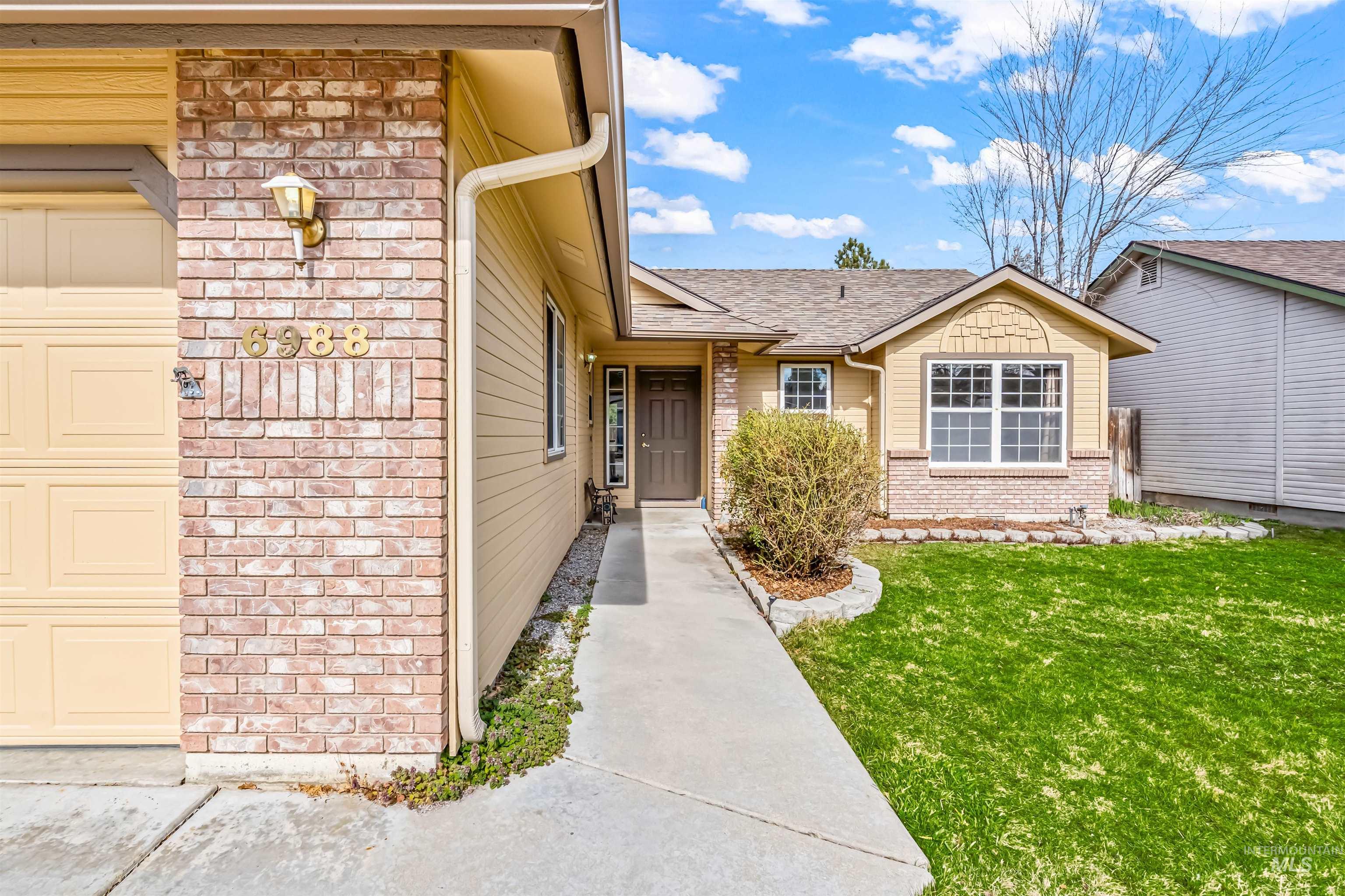 6988 W Tamarindo Ct., Boise, Idaho 83714, 3 Bedrooms, 2 Bathrooms, Residential For Sale, Price $449,000,MLS 98977224