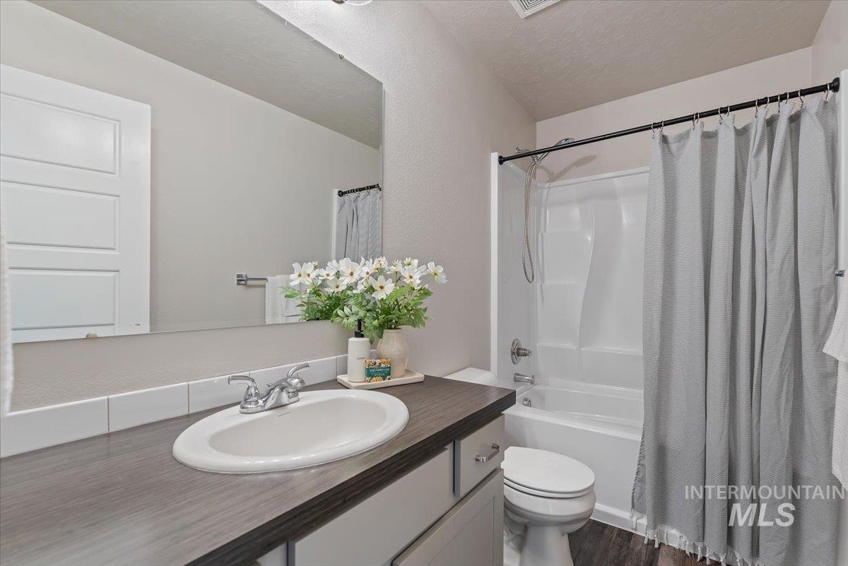 16908 N N Lowerfield Loop, Nampa, Idaho 83687, 4 Bedrooms, 2 Bathrooms, Residential For Sale, Price $449,900,MLS 98977230