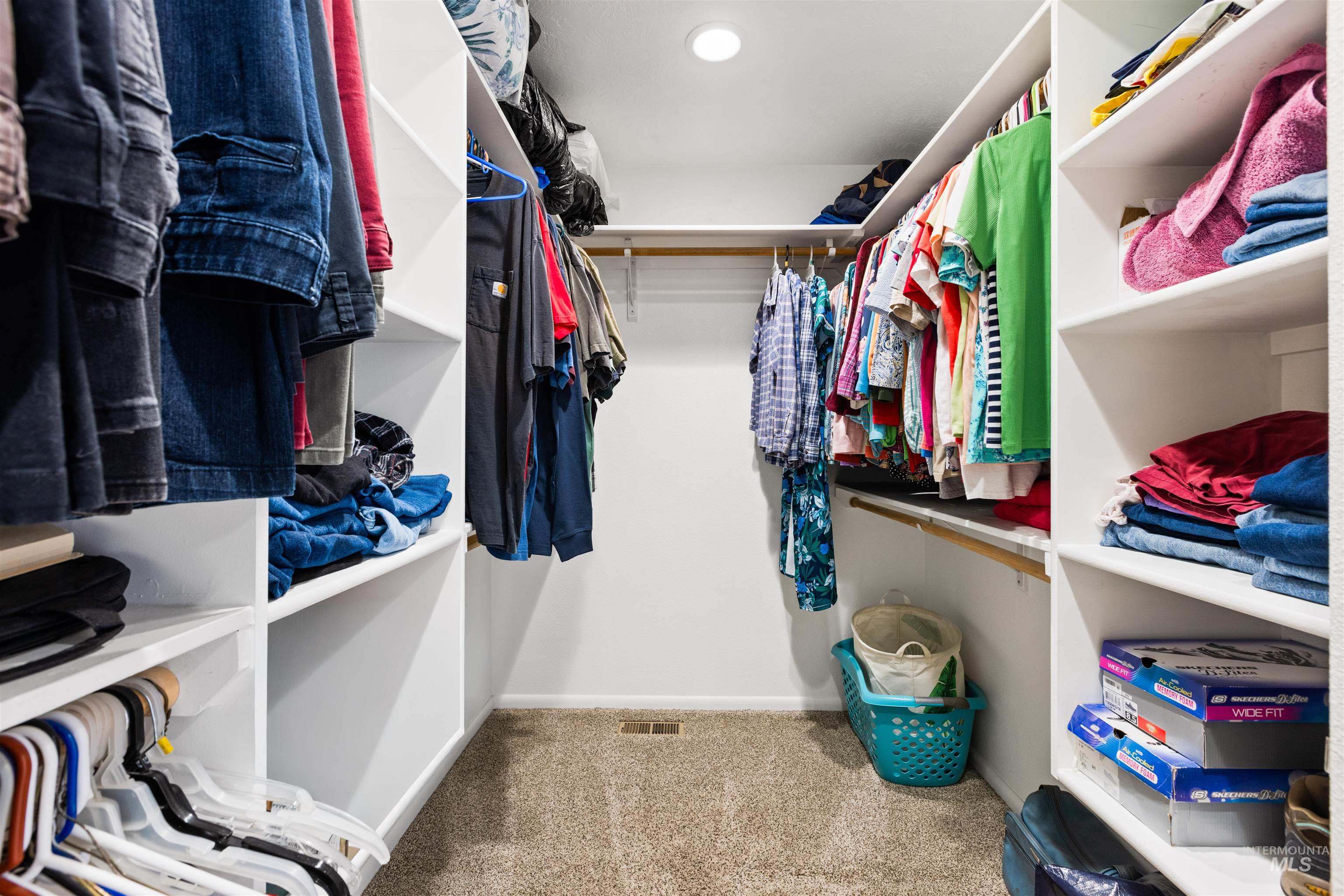 3304 S Illinois Ave, Caldwell, Idaho 83605, 3 Bedrooms, 2 Bathrooms, Residential For Sale, Price $385,000,MLS 98977233