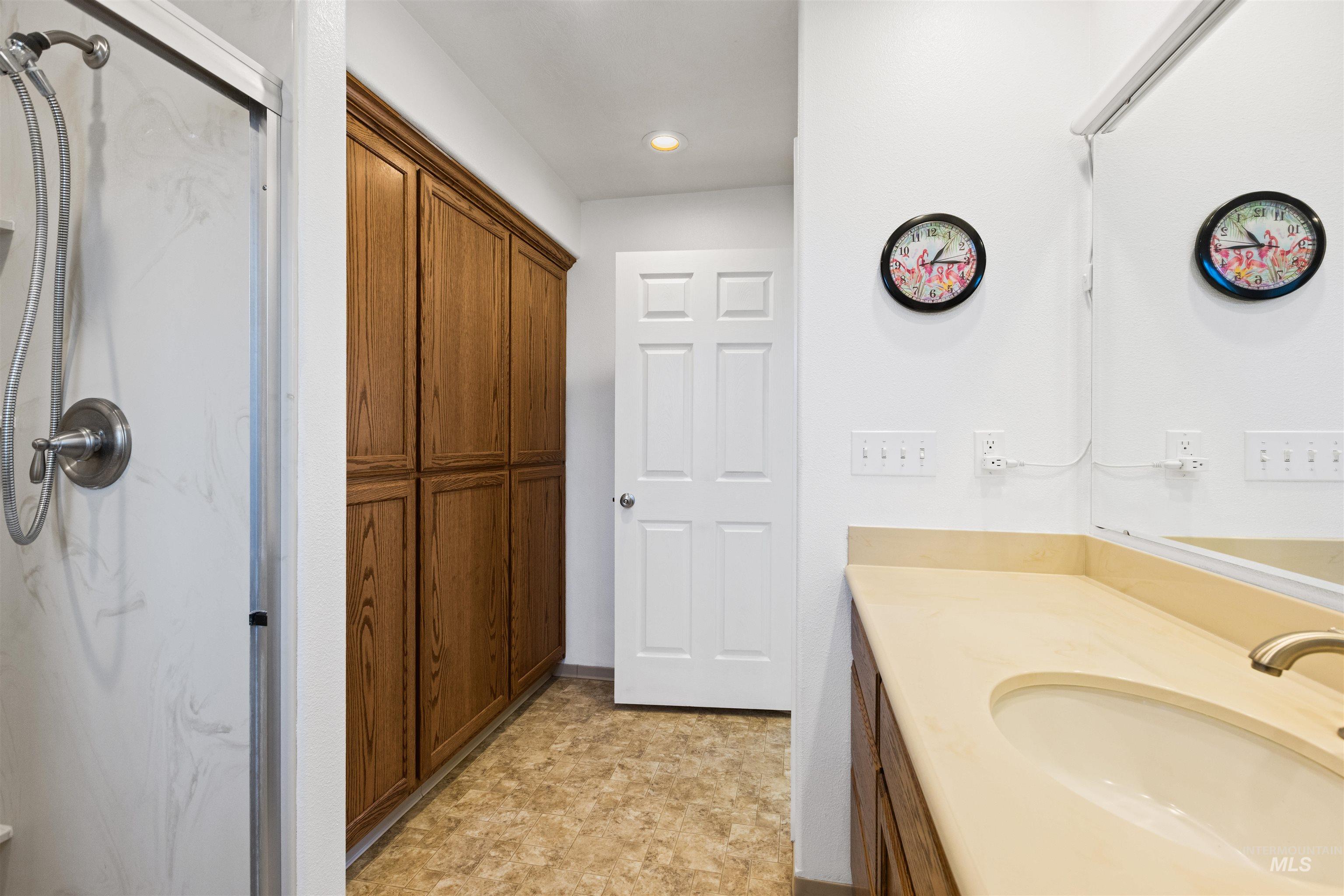 3304 S Illinois Ave, Caldwell, Idaho 83605, 3 Bedrooms, 2 Bathrooms, Residential For Sale, Price $385,000,MLS 98977233