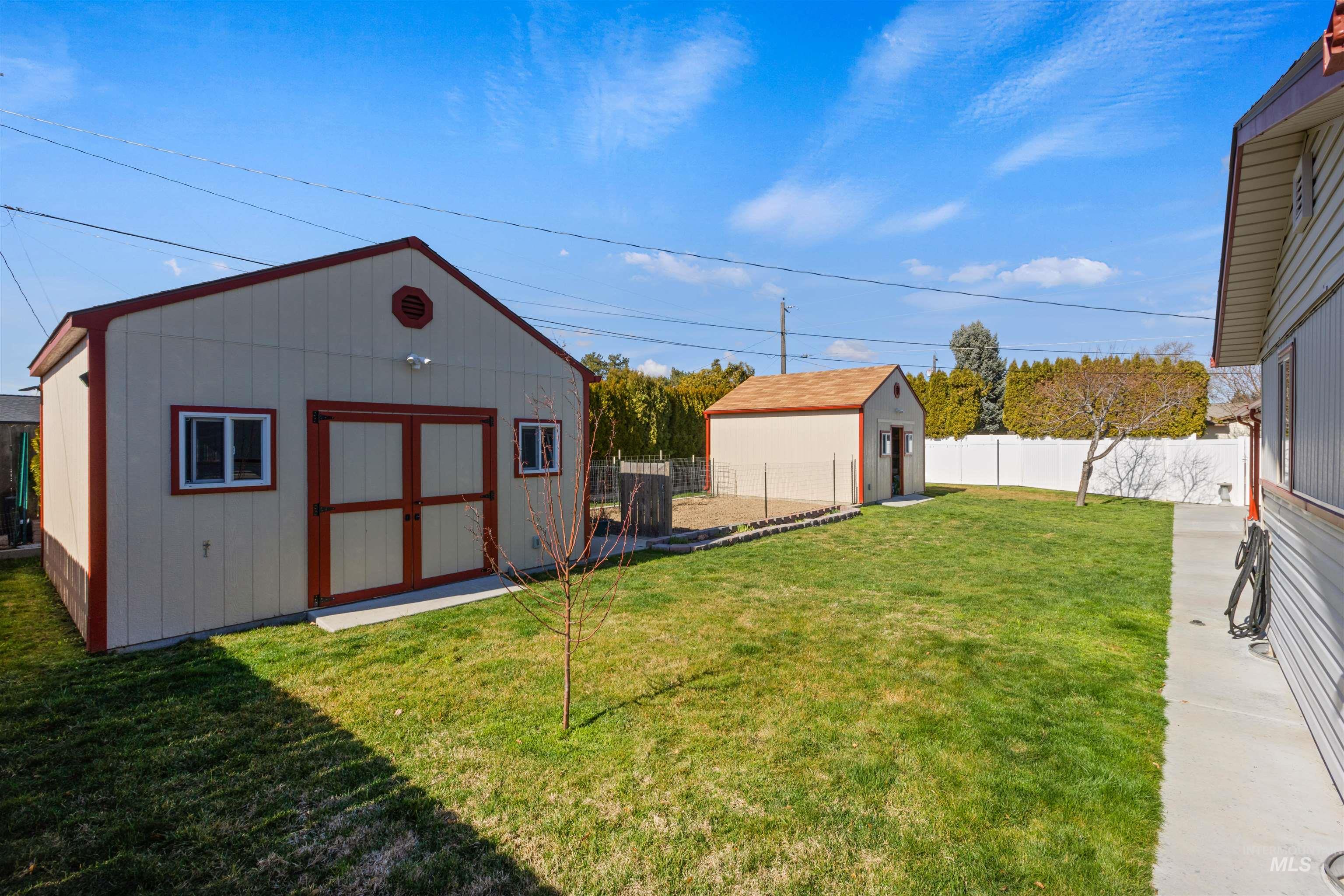 3304 S Illinois Ave, Caldwell, Idaho 83605, 3 Bedrooms, 2 Bathrooms, Residential For Sale, Price $385,000,MLS 98977233