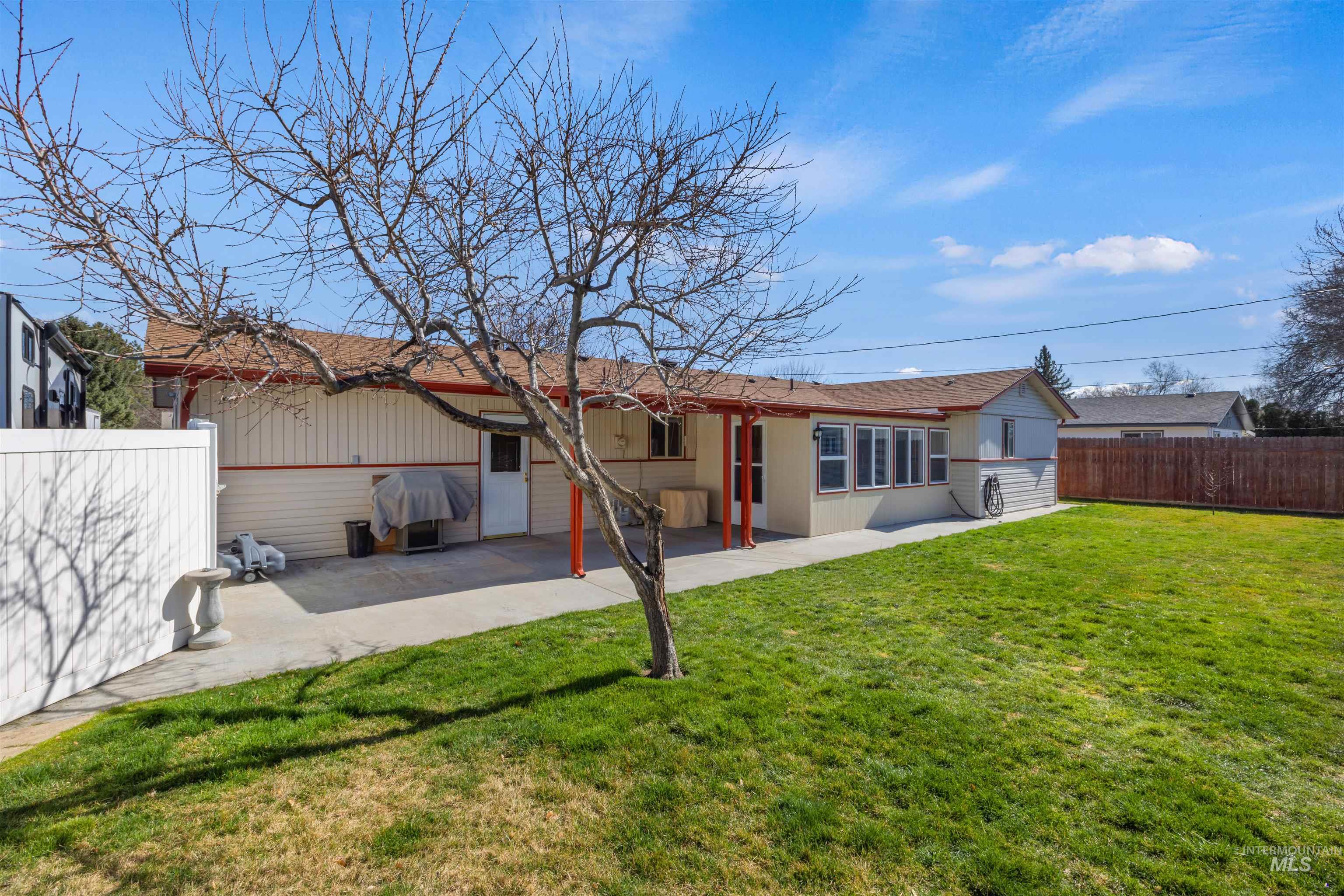 3304 S Illinois Ave, Caldwell, Idaho 83605, 3 Bedrooms, 2 Bathrooms, Residential For Sale, Price $385,000,MLS 98977233