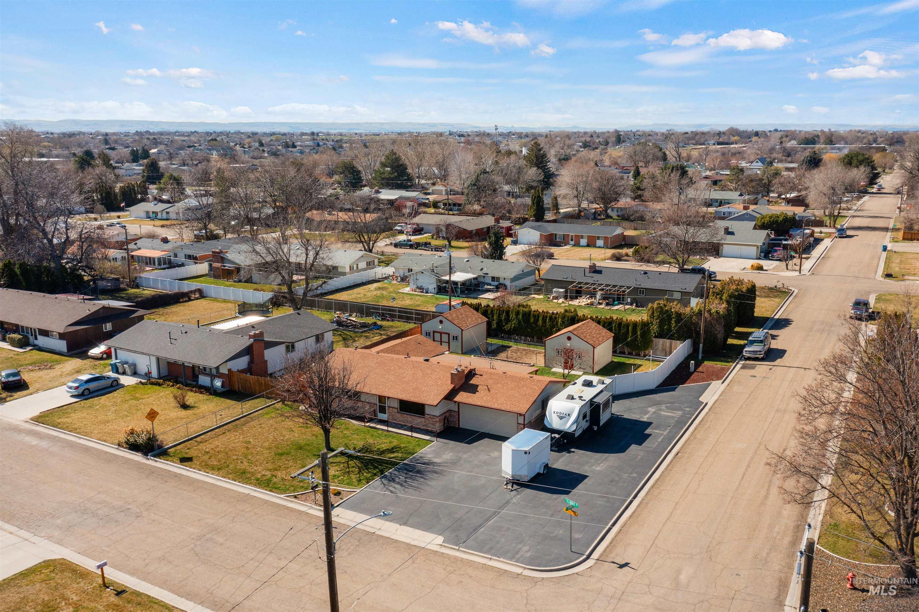 3304 S Illinois Ave, Caldwell, Idaho 83605, 3 Bedrooms, 2 Bathrooms, Residential For Sale, Price $385,000,MLS 98977233