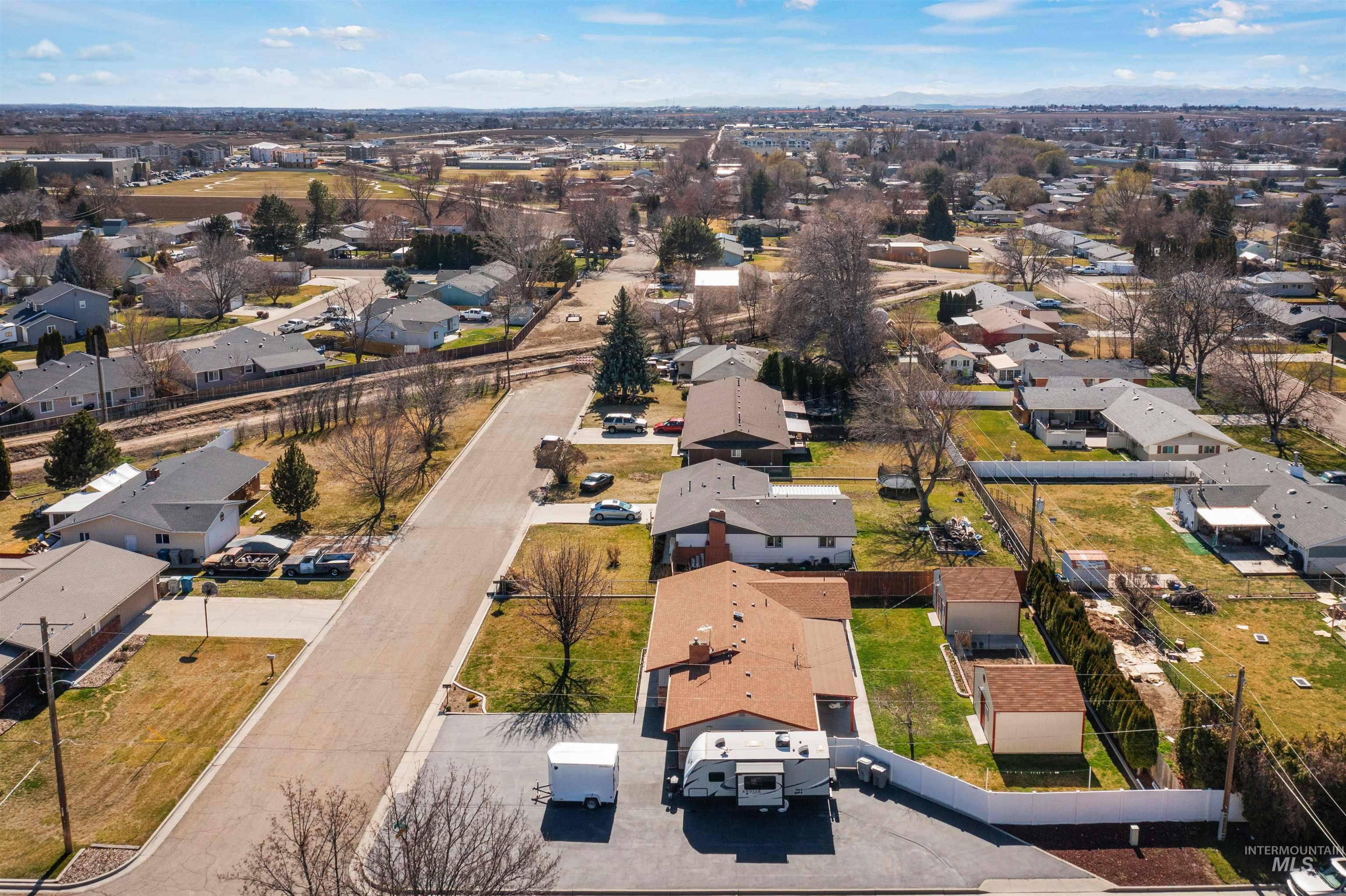 3304 S Illinois Ave, Caldwell, Idaho 83605, 3 Bedrooms, 2 Bathrooms, Residential For Sale, Price $385,000,MLS 98977233