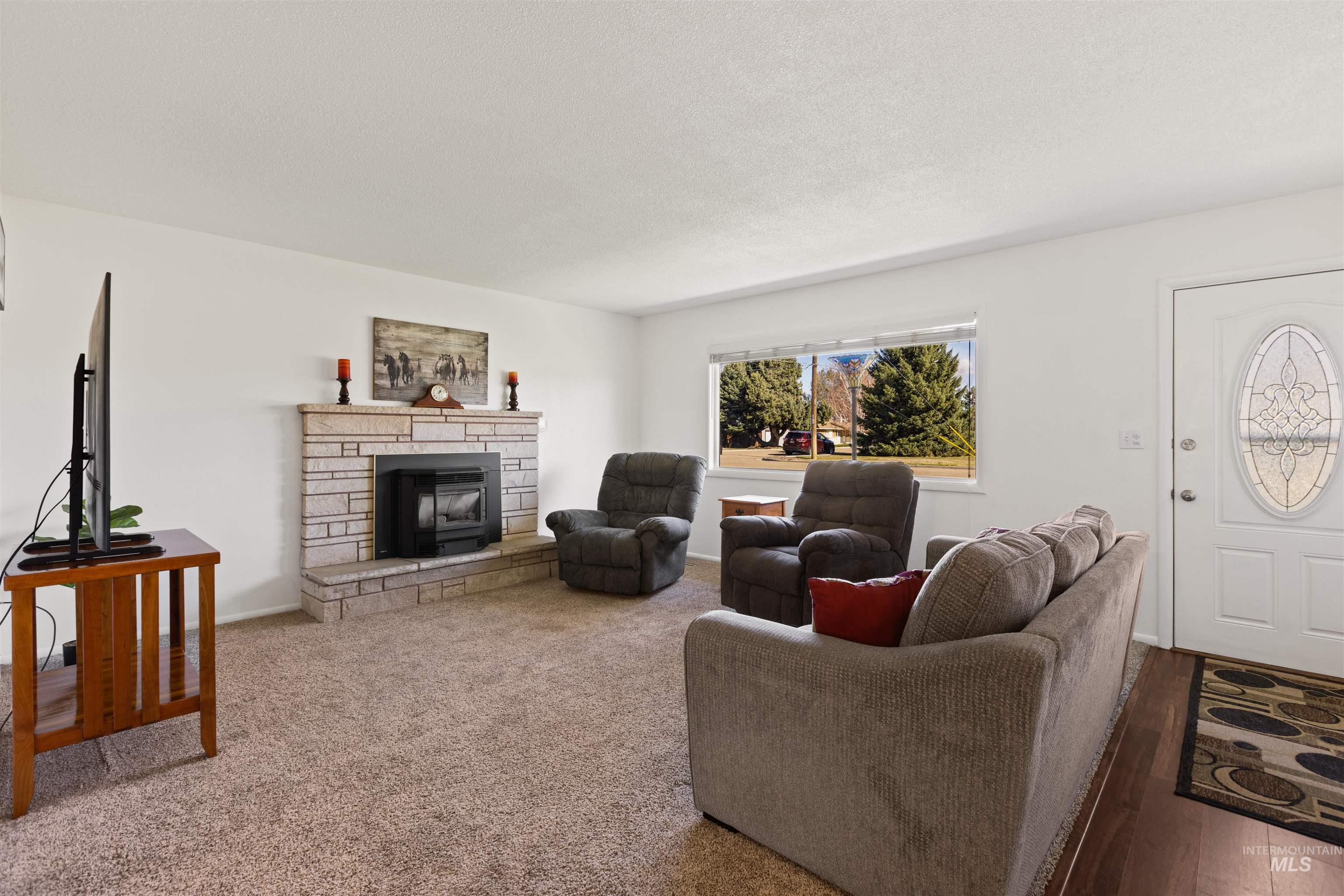 3304 S Illinois Ave, Caldwell, Idaho 83605, 3 Bedrooms, 2 Bathrooms, Residential For Sale, Price $385,000,MLS 98977233