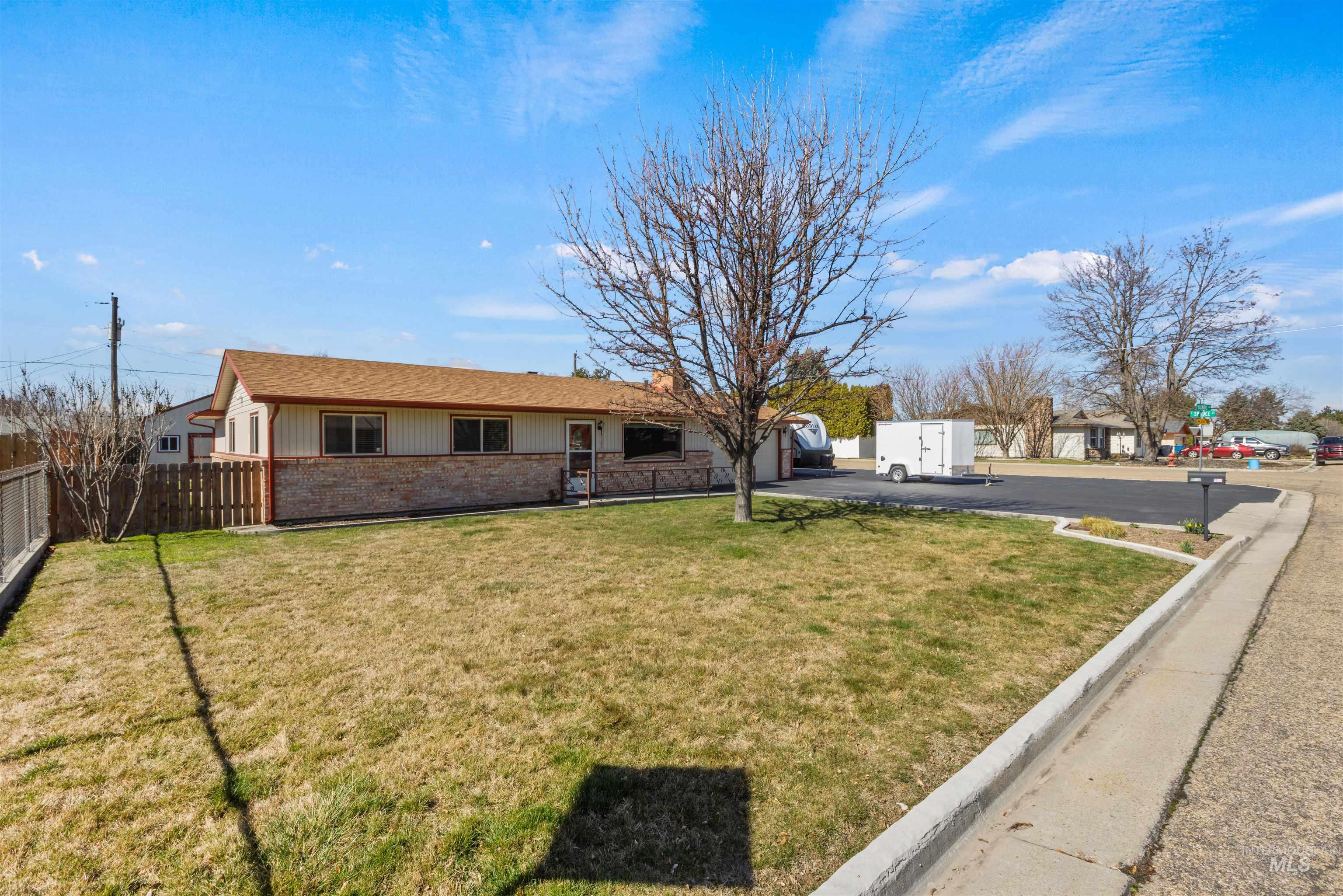 3304 S Illinois Ave, Caldwell, Idaho 83605, 3 Bedrooms, 2 Bathrooms, Residential For Sale, Price $385,000,MLS 98977233
