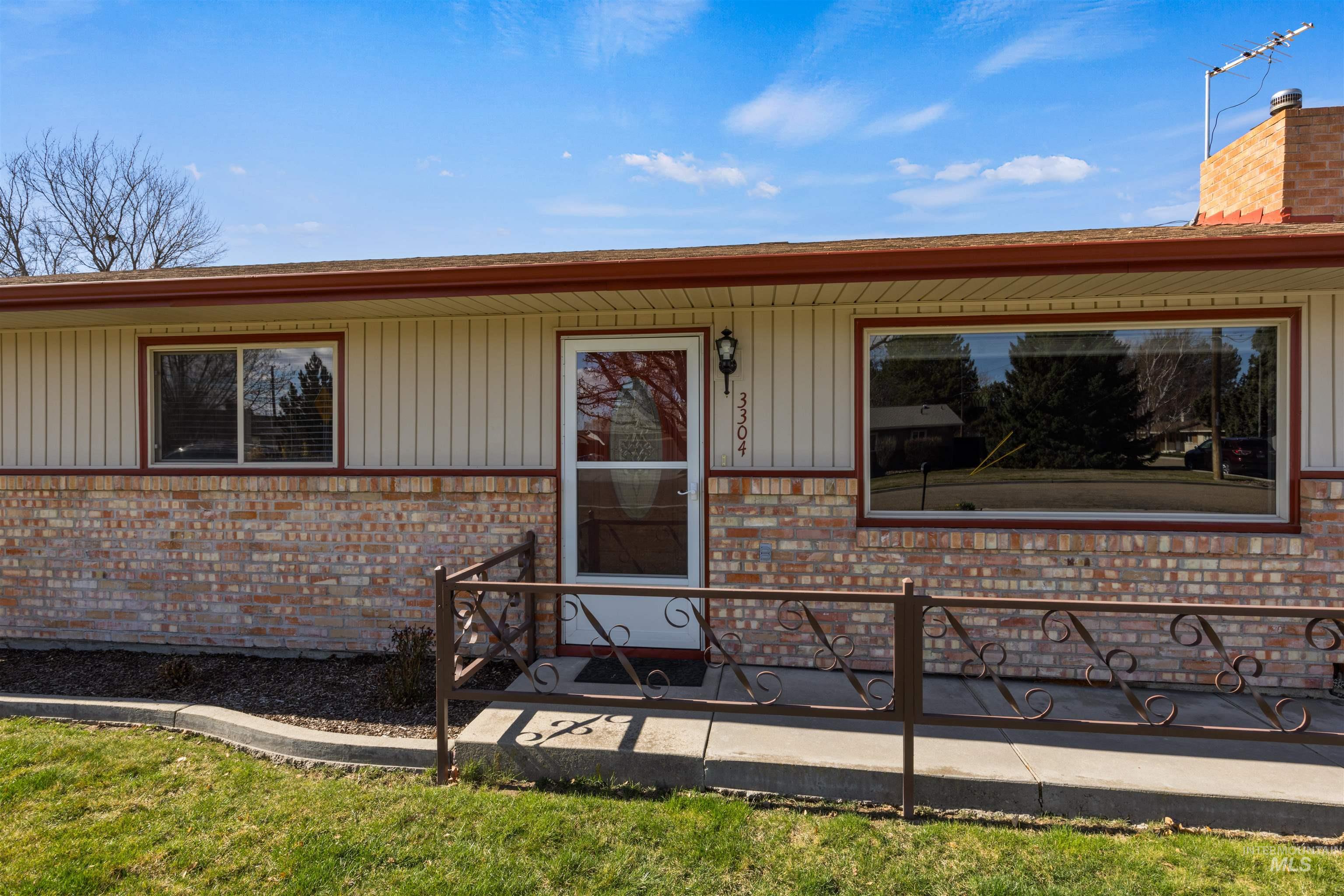 3304 S Illinois Ave, Caldwell, Idaho 83605, 3 Bedrooms, 2 Bathrooms, Residential For Sale, Price $385,000,MLS 98977233