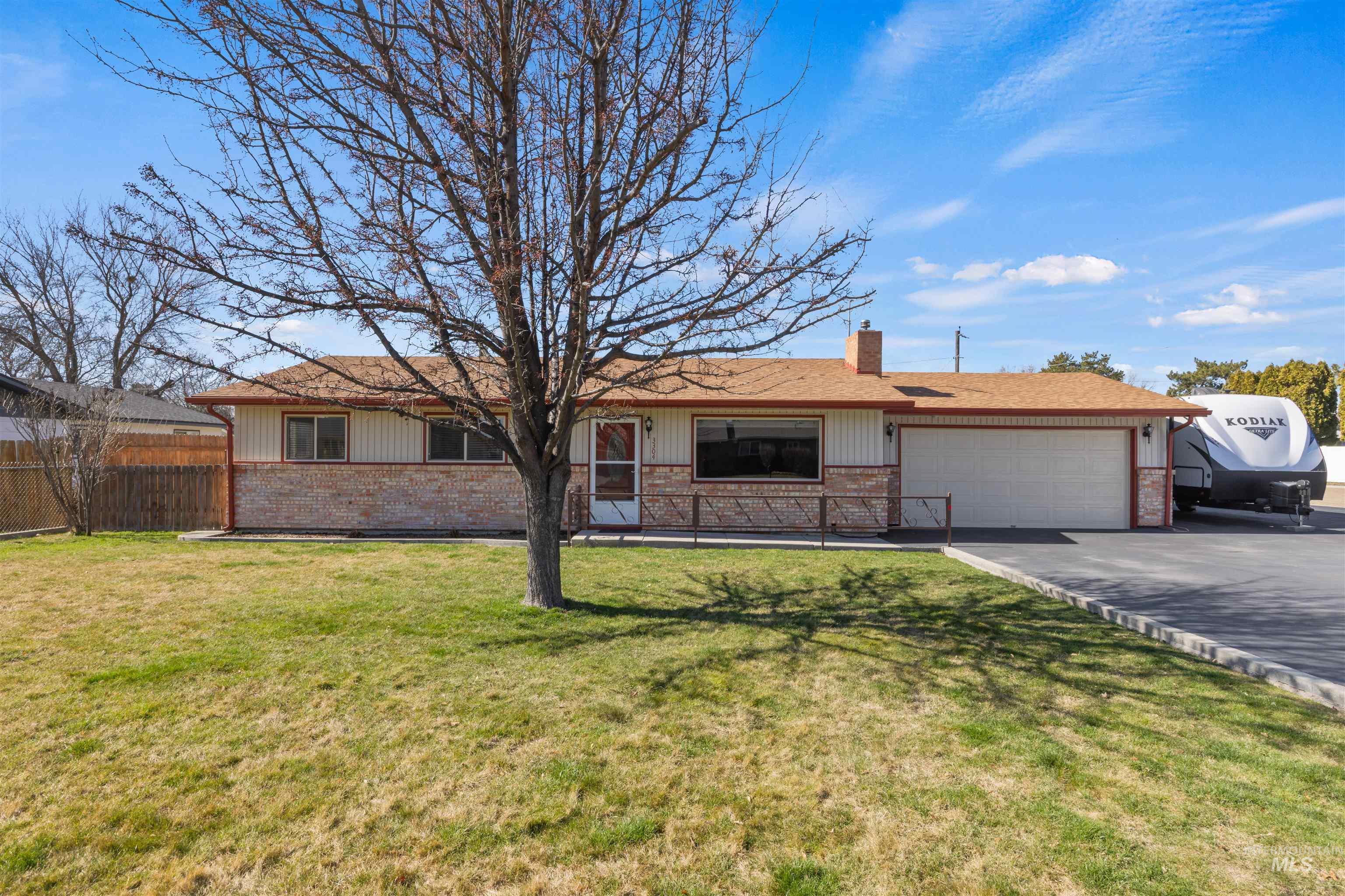3304 S Illinois Ave, Caldwell, Idaho 83605, 3 Bedrooms, 2 Bathrooms, Residential For Sale, Price $385,000,MLS 98977233